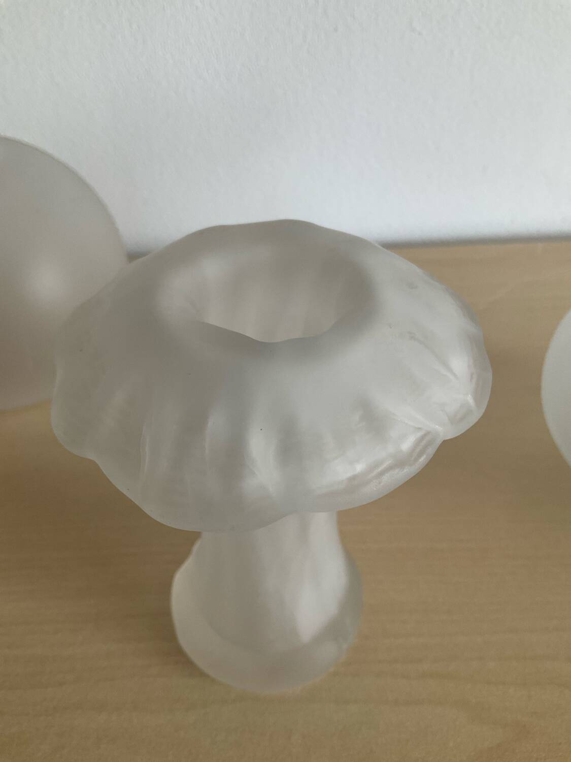 Set of 4 vintage frosted glass vases