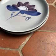 2 grandes assiettes bleues années 70