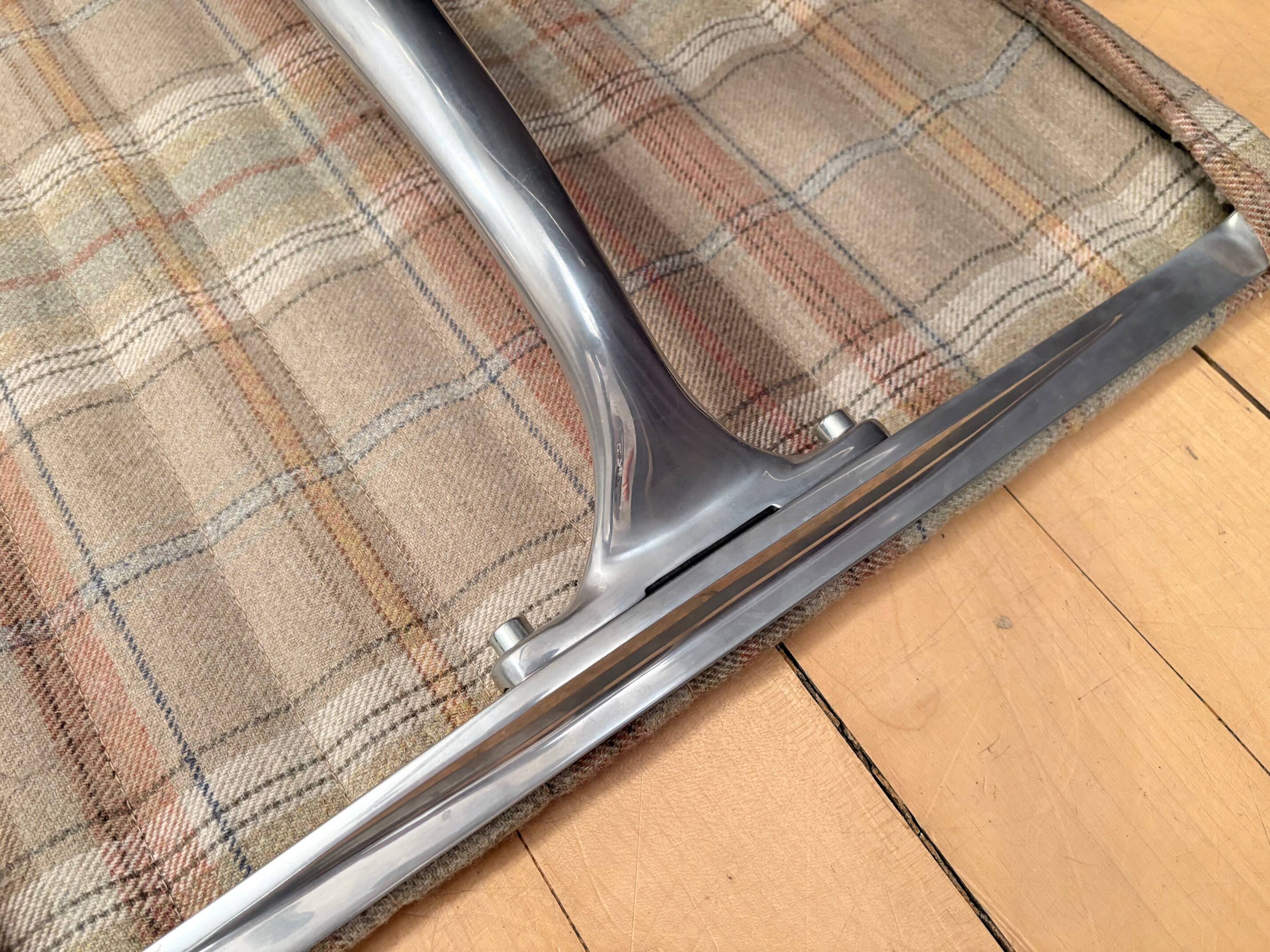 EA 125 Footstool by Charles & Ray Eames, Vitra, Switzerland