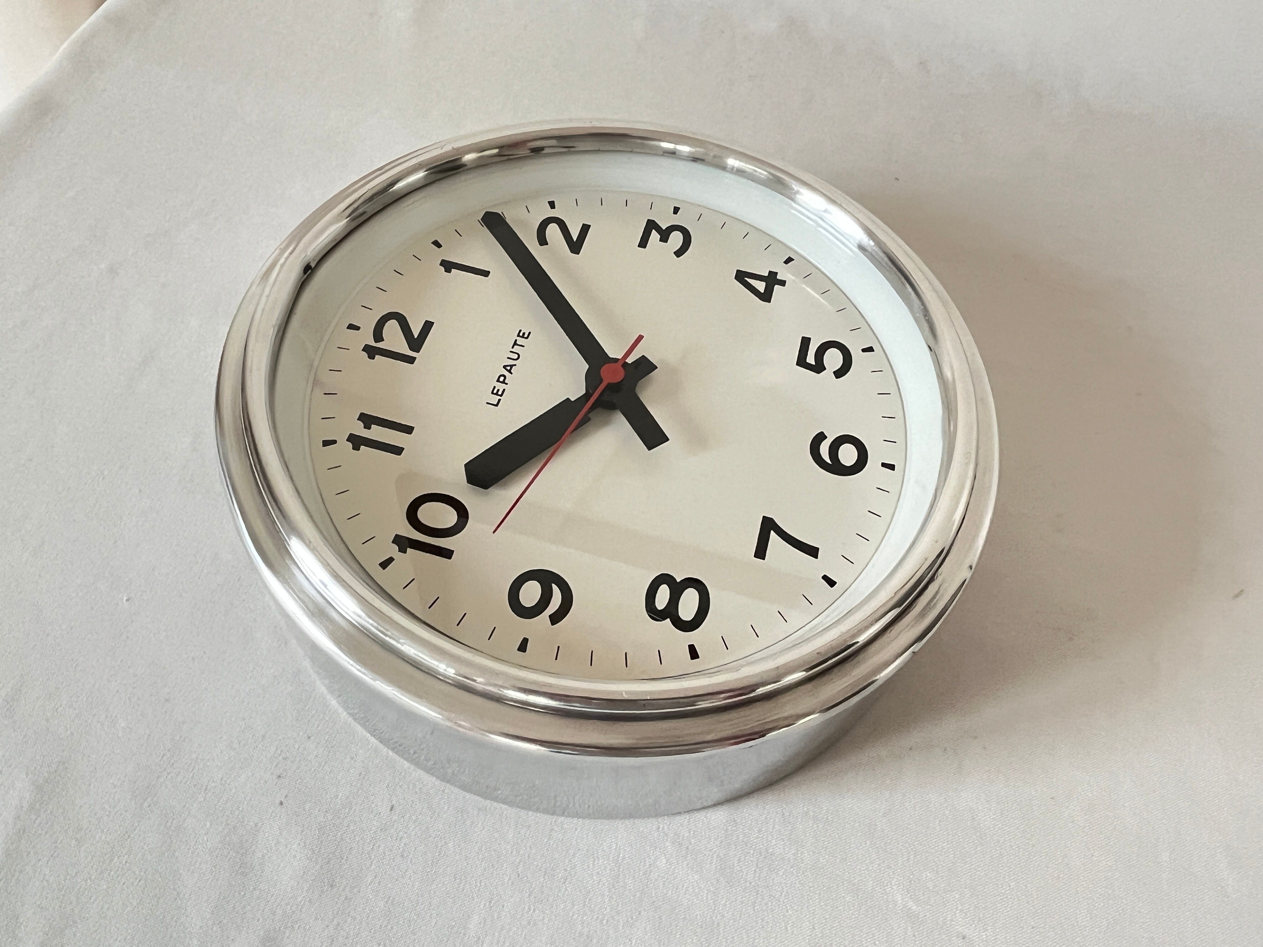 Horloge industrielle fonctionnelle Lepaute alu poli 25 cm gare pendule Brillié 1960 ATO usine