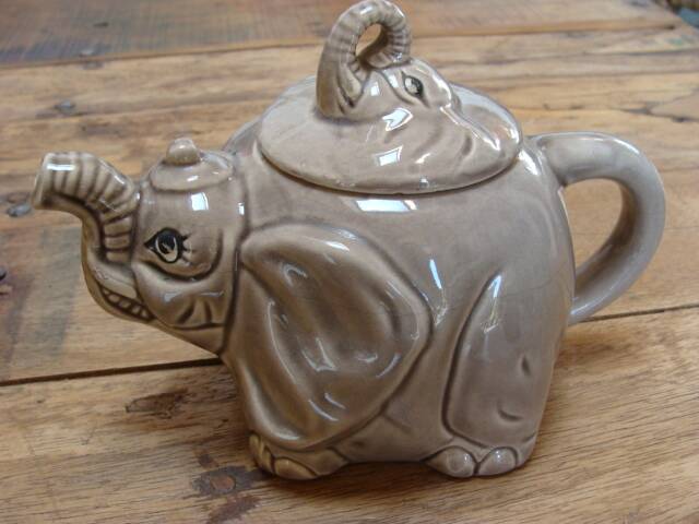 Théière éléphant vintage