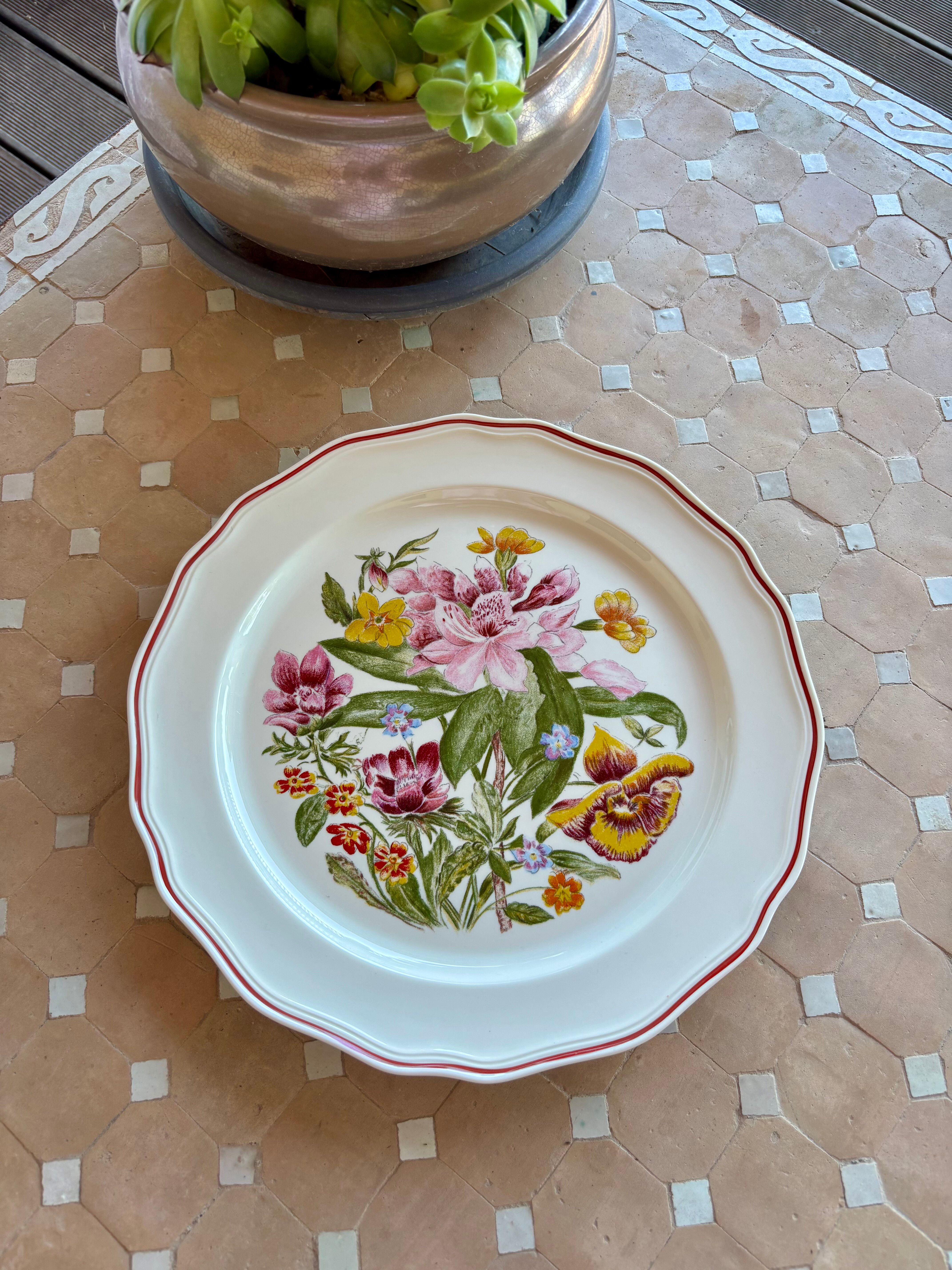 Serving dish in porcelain