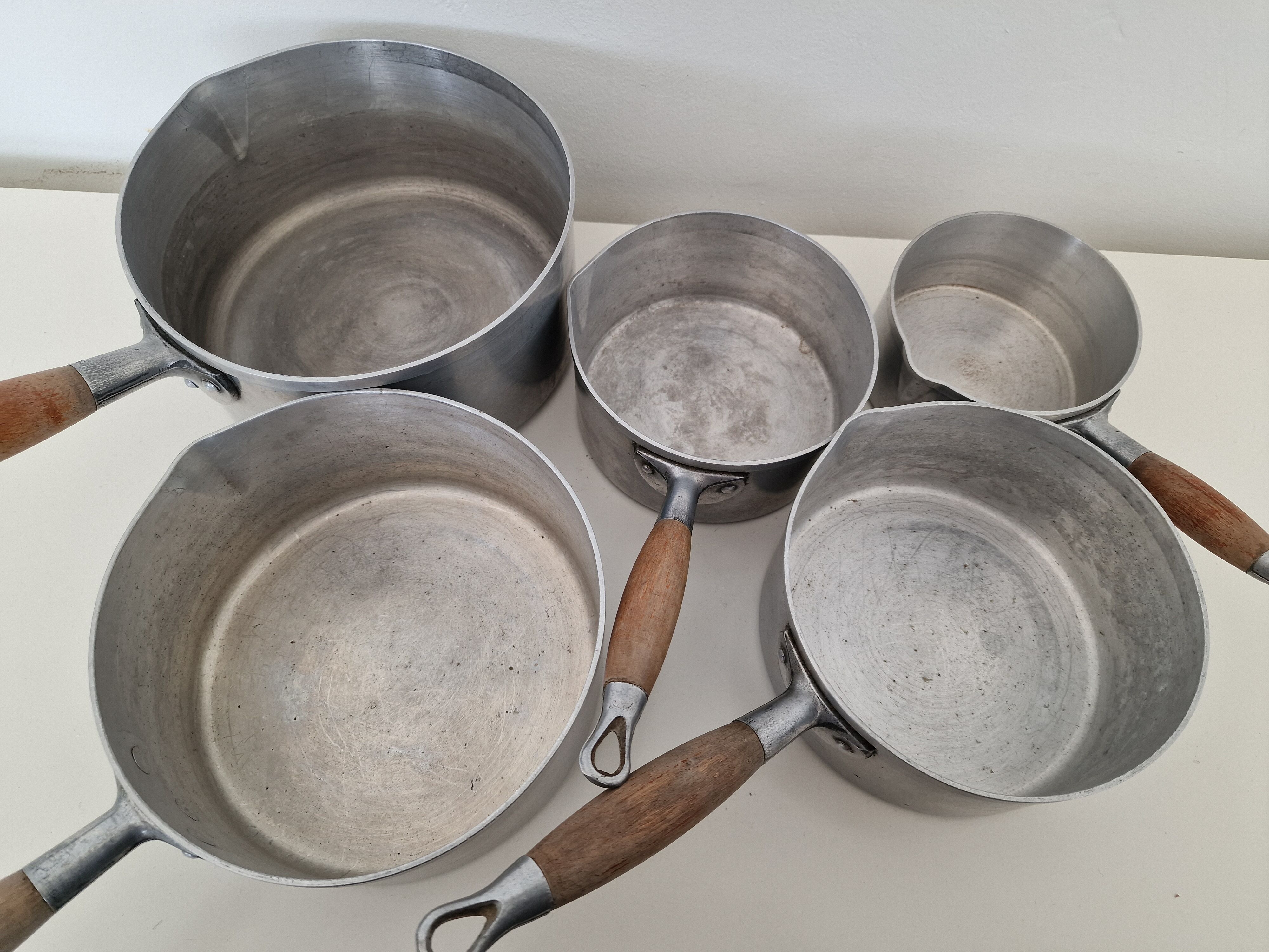 Série de 5 casseroles en aluminium vintage