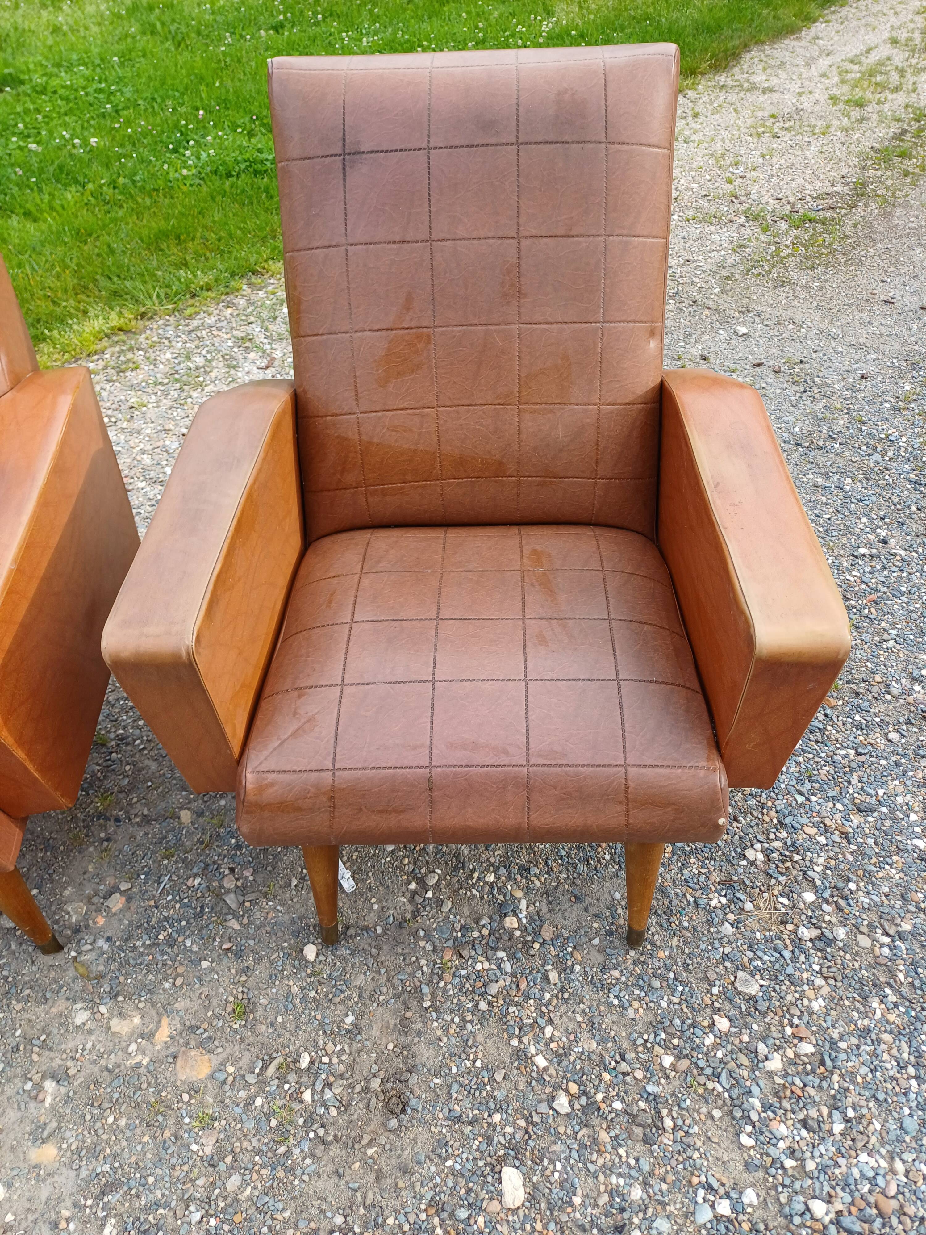 Paire de fauteuils vintage en skaï marron
