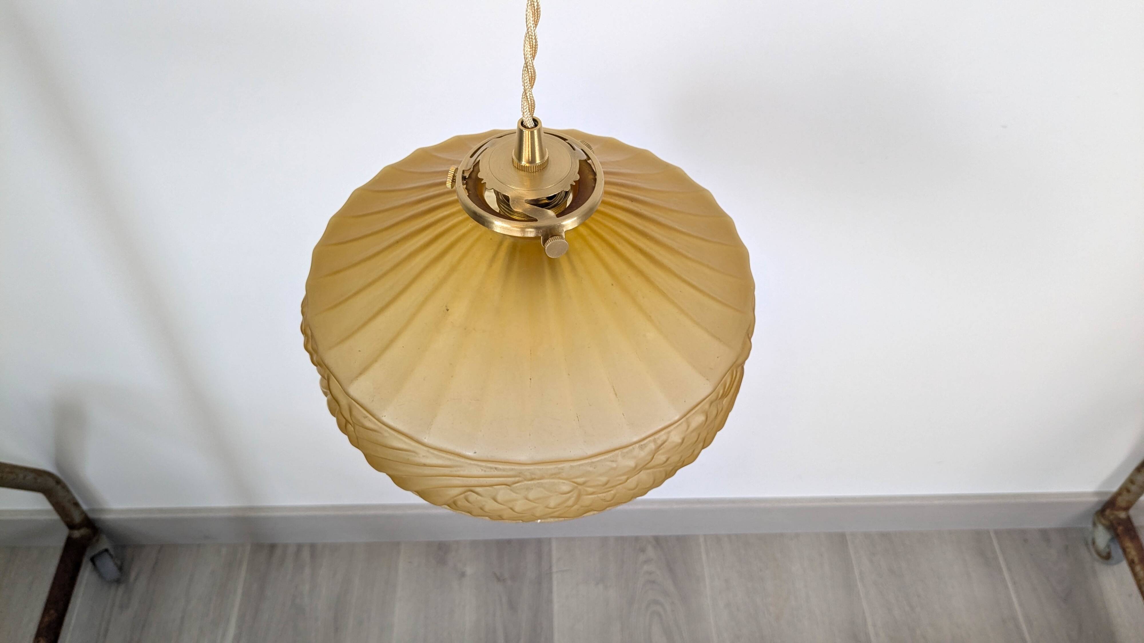 Vintage Art Deco Pendant Light – Molded Frosted Glass – 21 cm