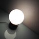 Lampe globe en opaline blanche sur socle bois