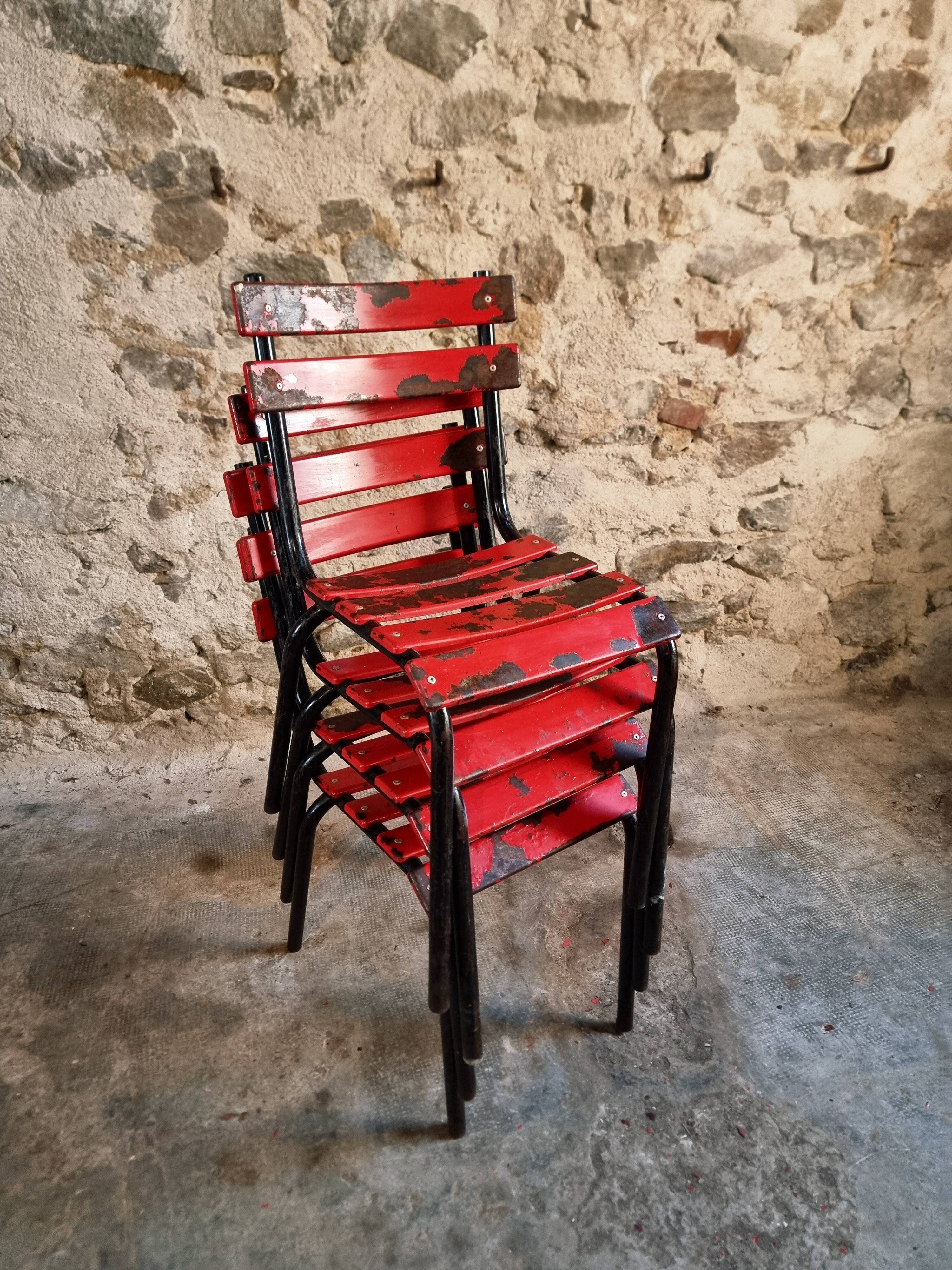 Set of 8 vintage French bistro chairs – industrial metal Tolix style