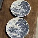 Set of 2 earthenware plates with blue decoration of a bridge and castle