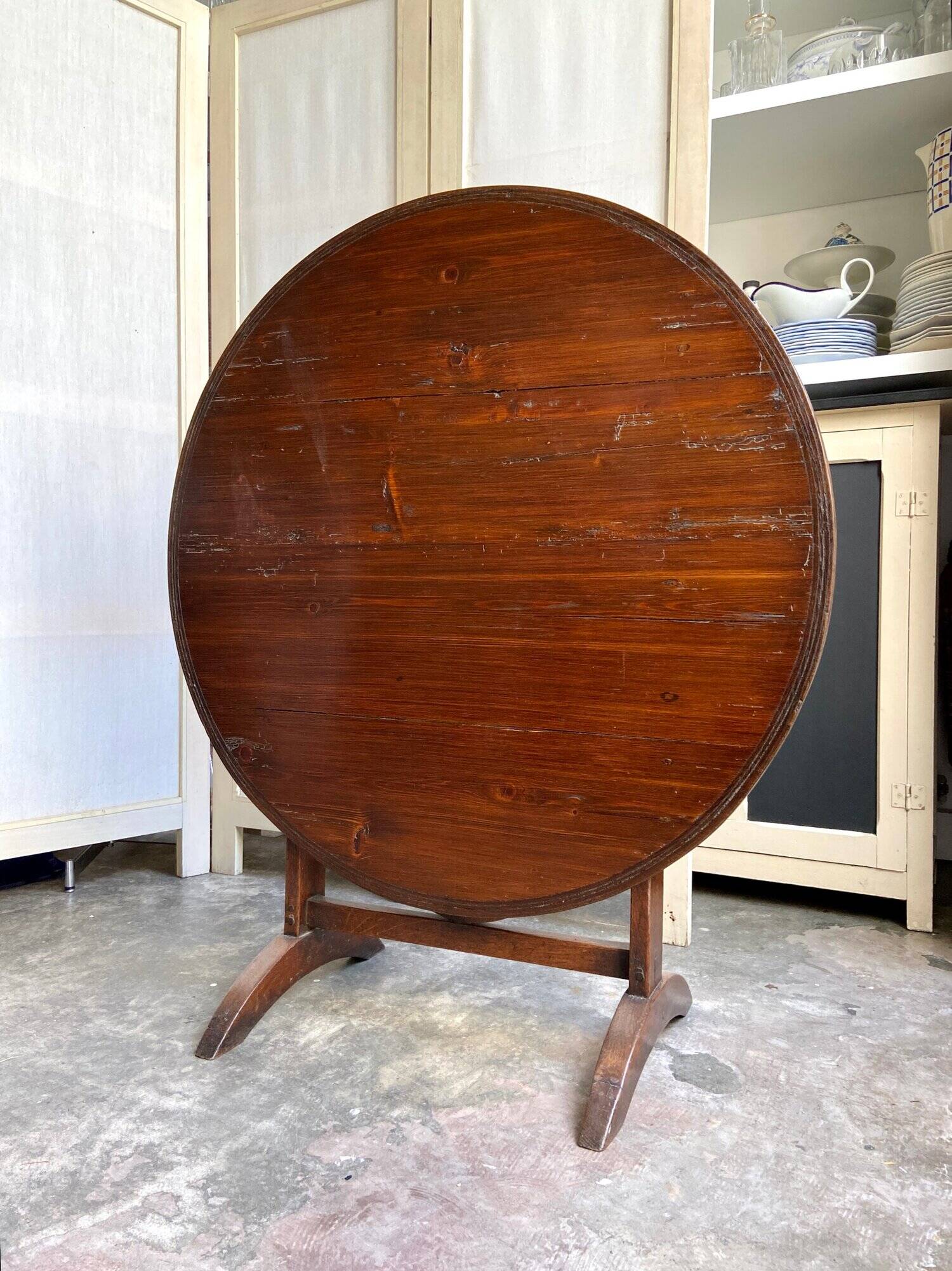 Harvestable winegrower's table in dark wood ⌀ 91 cm