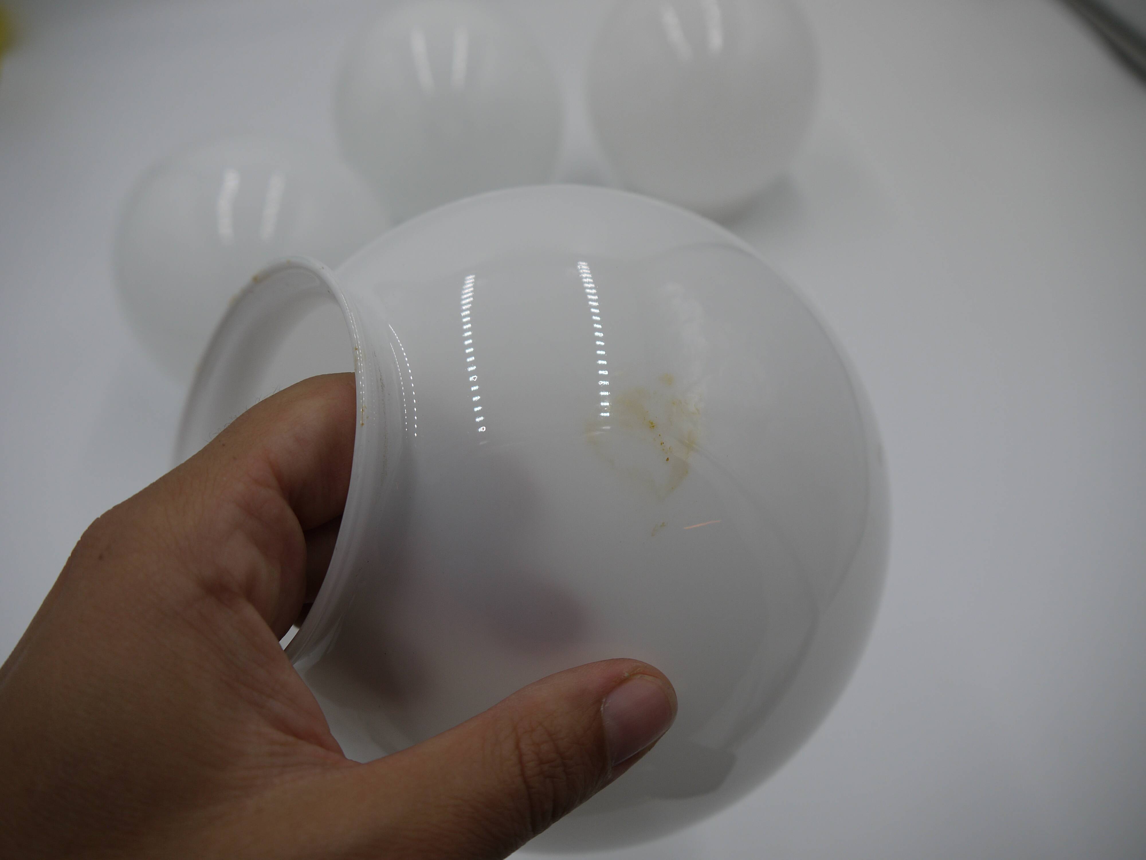 White glass globe ø15cm