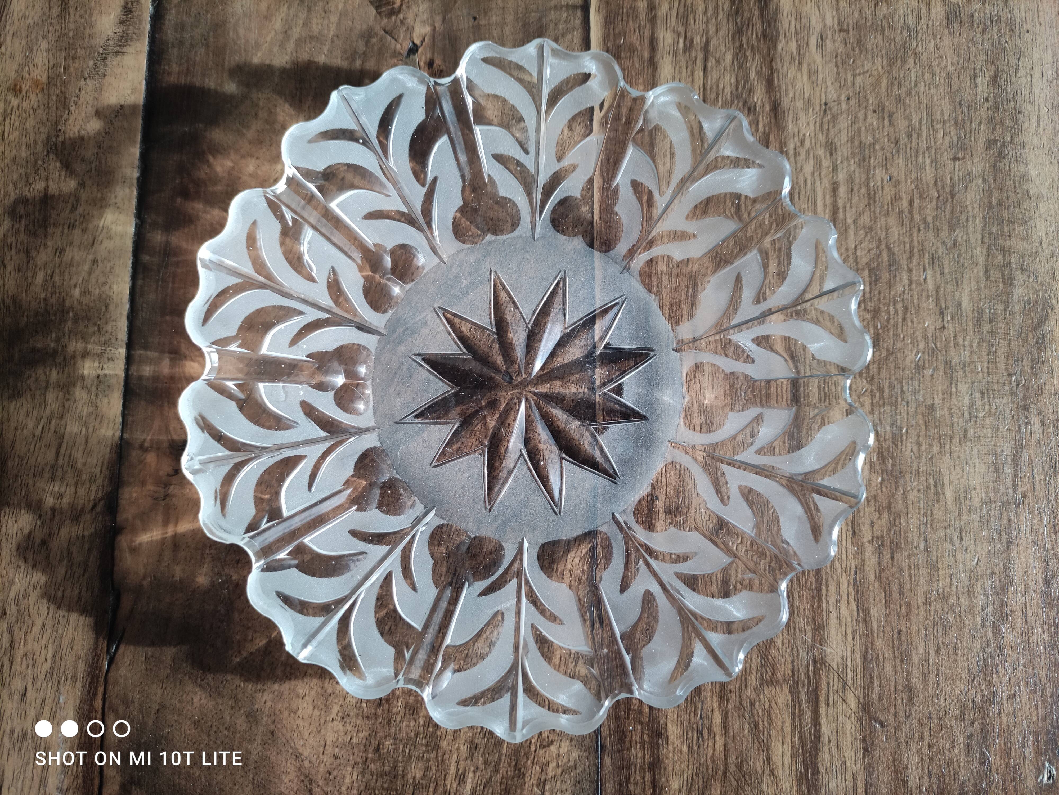 Set of 4 opaque glass bread plates snowflake