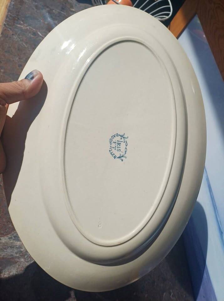 oval Badonvillier iris dish