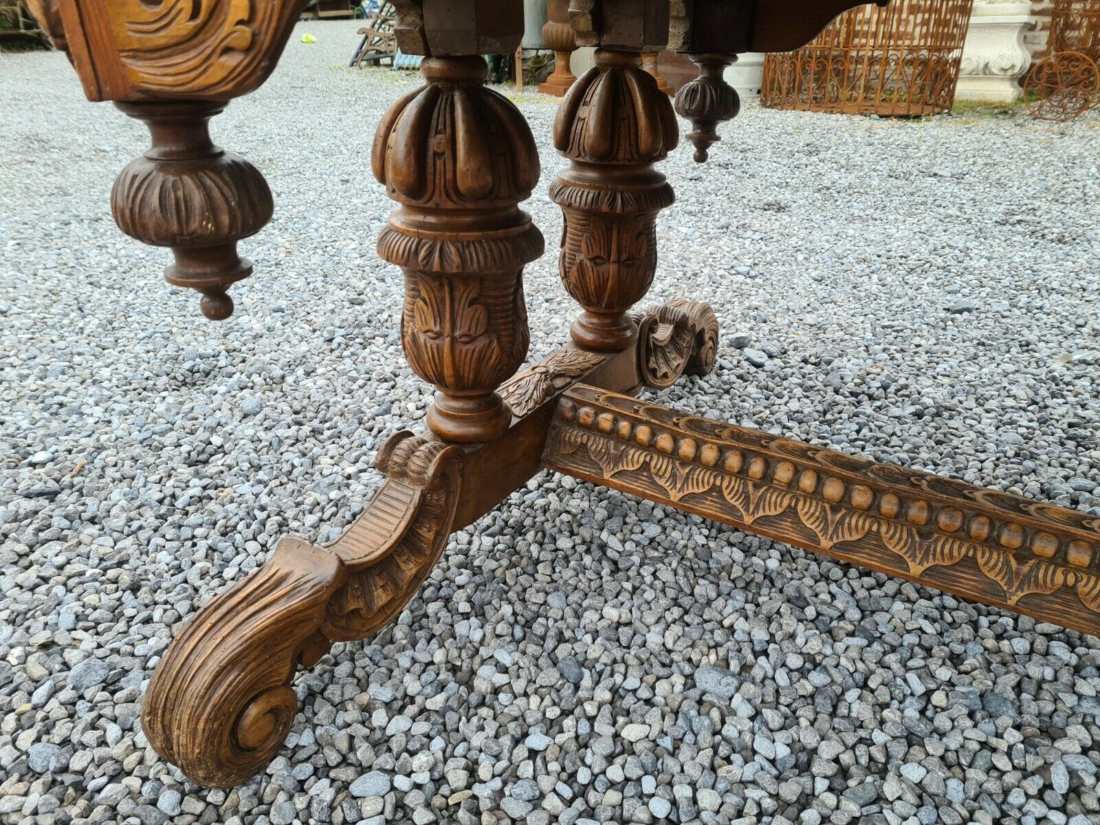 Table bureau en chêne style renaissance