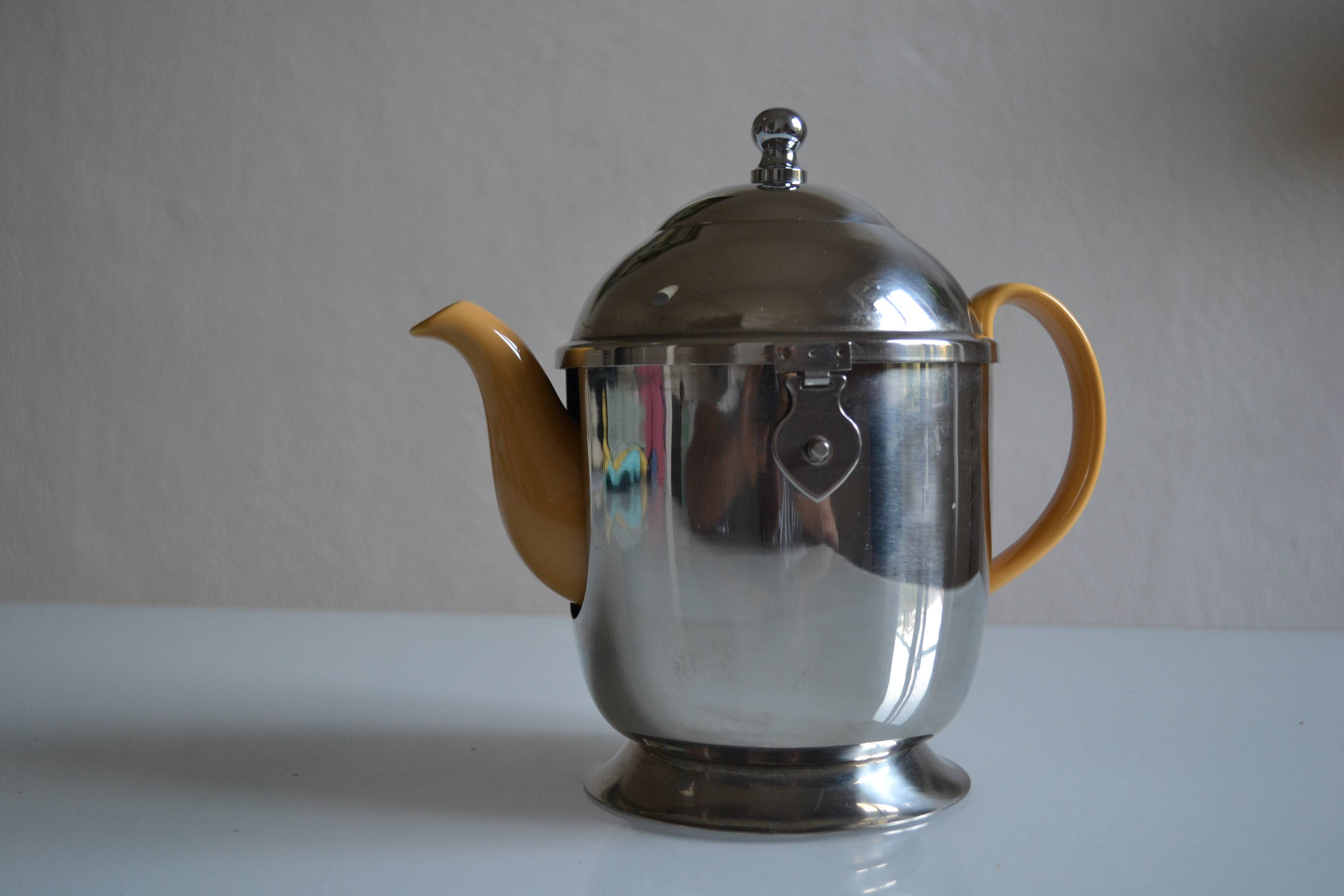 Insulated ceramic teapot with metal and felt 0.5 liters