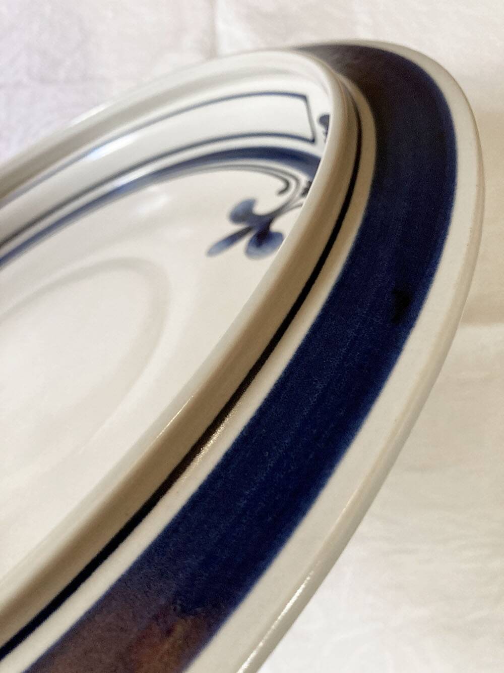 Large porcelain dish, Siena model, by Bjorn Wiinblad for Rosenthal, Germany