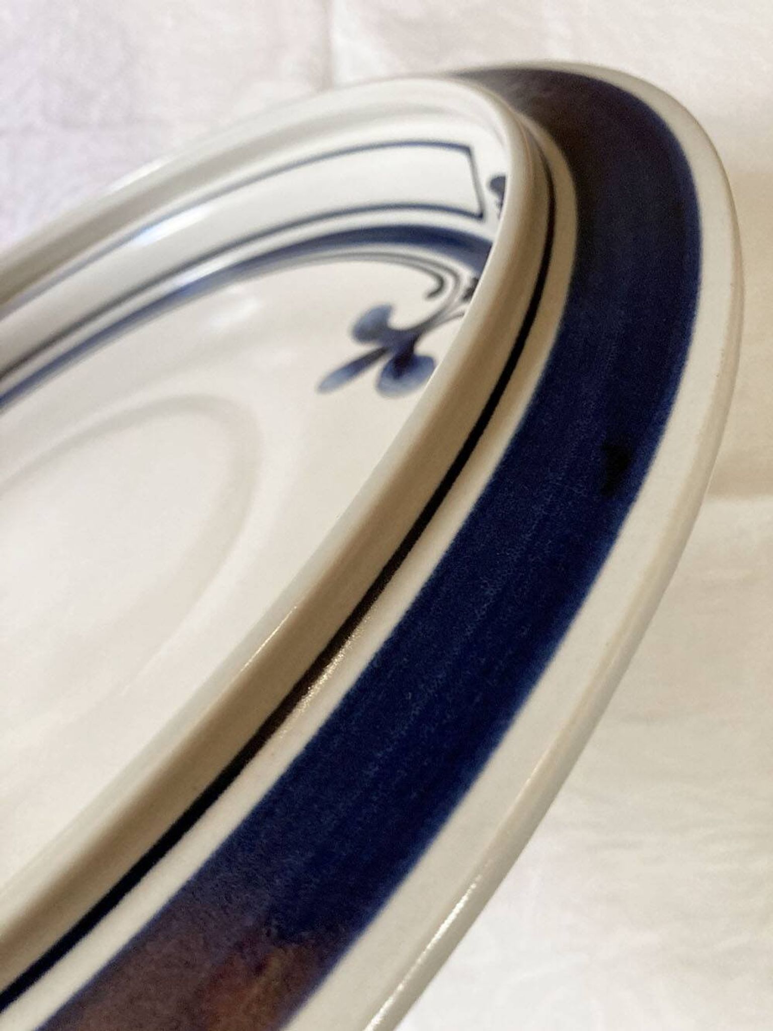 Large porcelain dish, Siena model, by Bjorn Wiinblad for Rosenthal, Germany