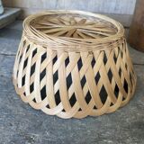 Natural fine wicker basket with a diameter of 20 cm.