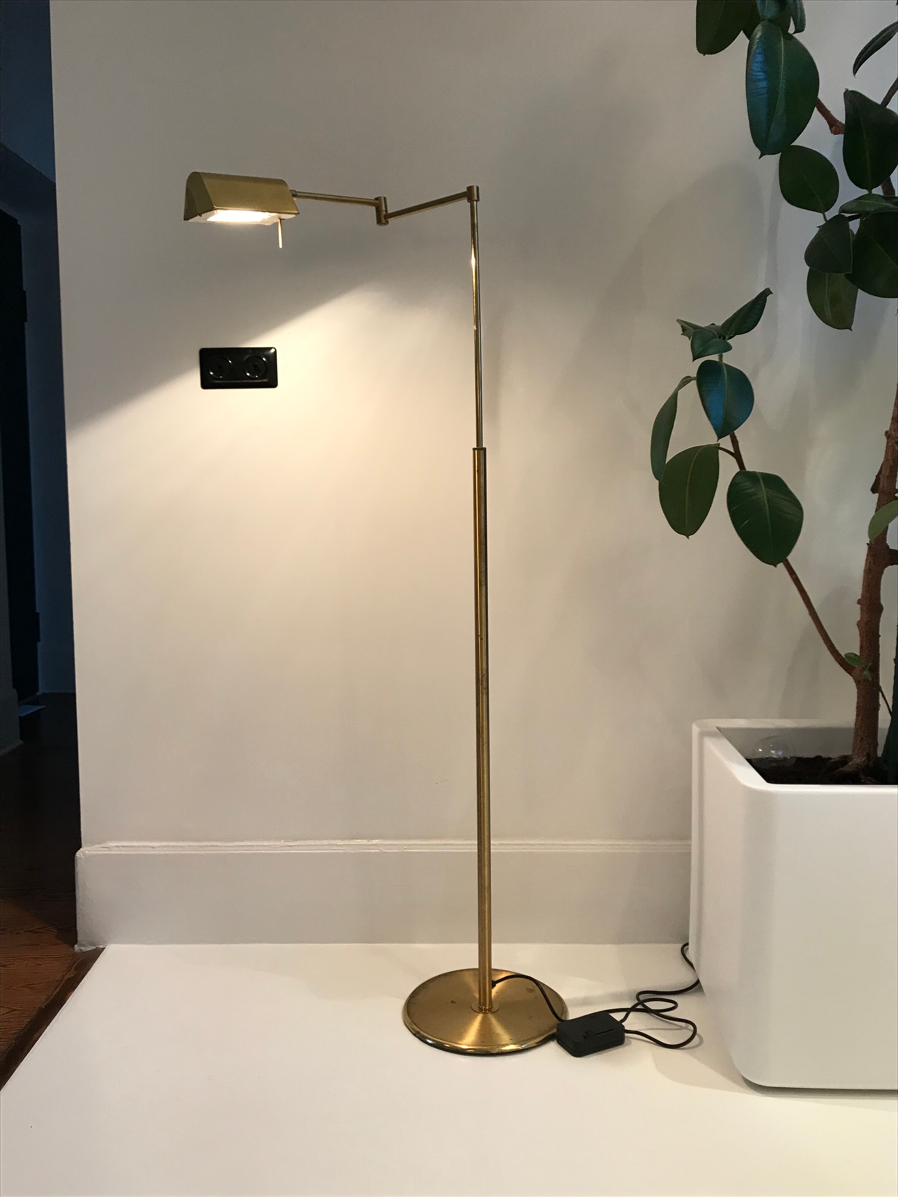 Brass reader lamppost