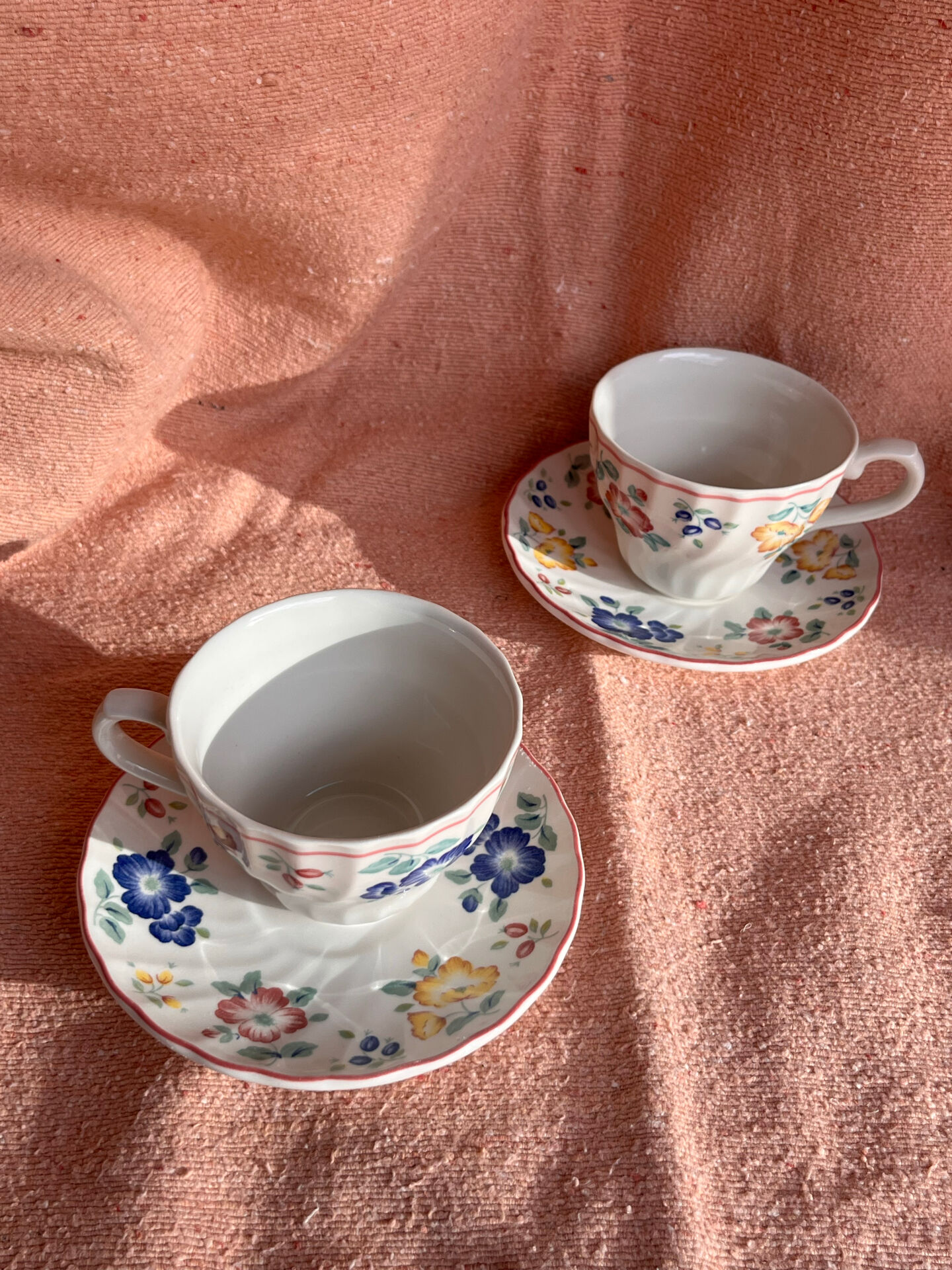 2 cups and saucers Churchill England model "Samba"