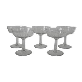 Lot de 5 coupes à champagne en verre cristallin à motifs années 60-70 cm