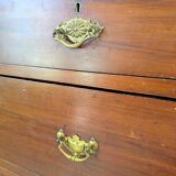 19th-century English commode in mahogany, with an antique patina and classic elegance.