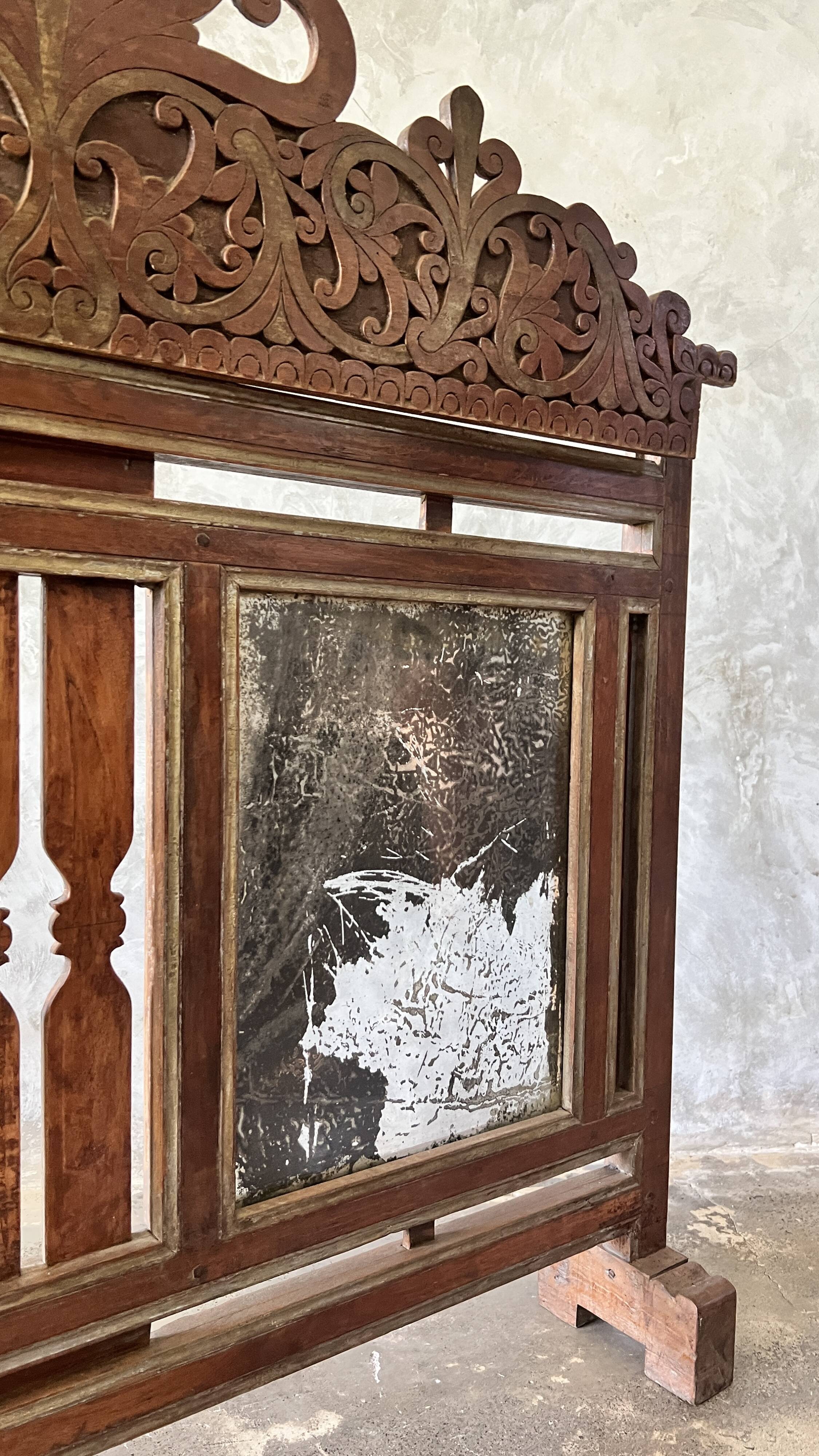 Small Indonesian screen in carved wood H:104 L:106