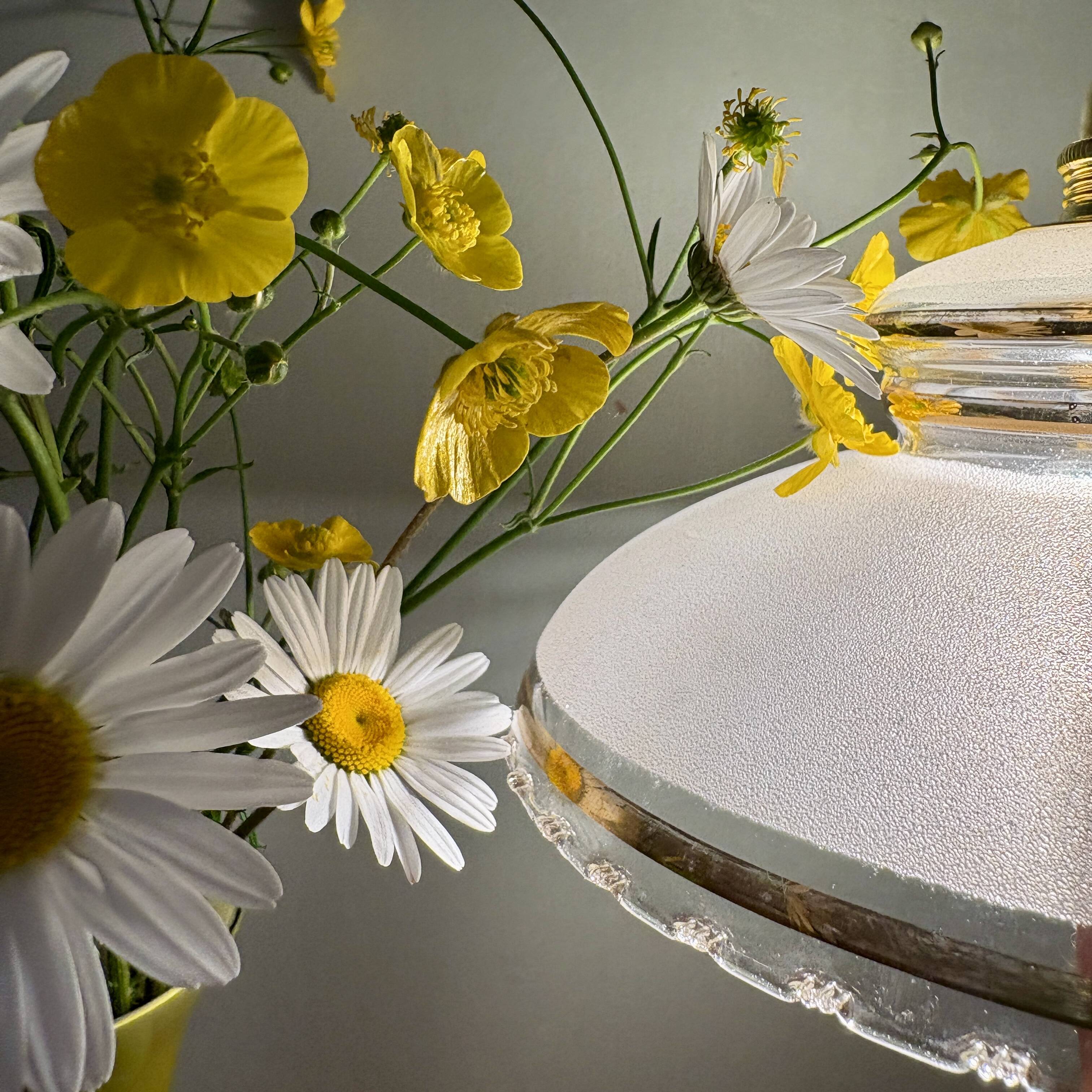 Pendant lamp, antique lampshade in white and gold granite glass