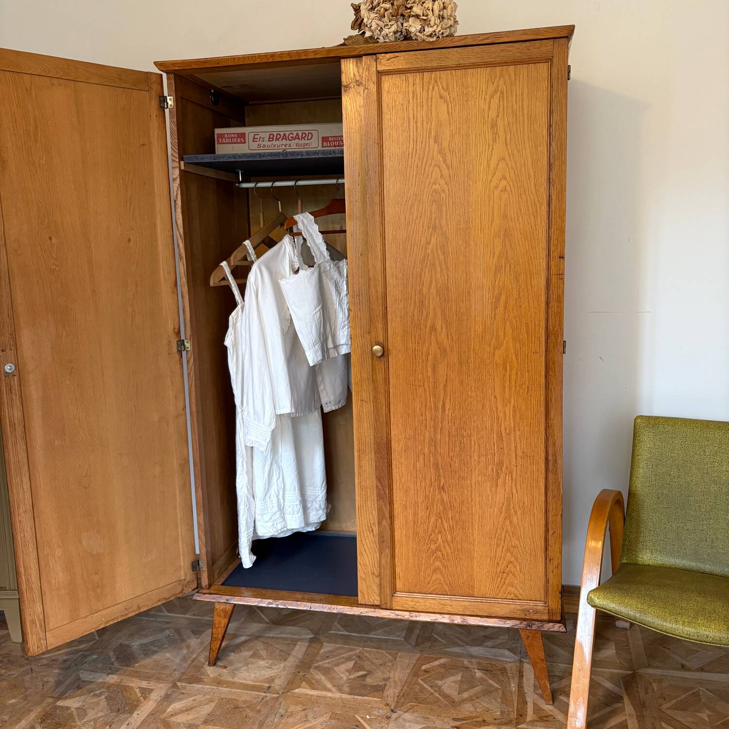 Compass foot cabinet
