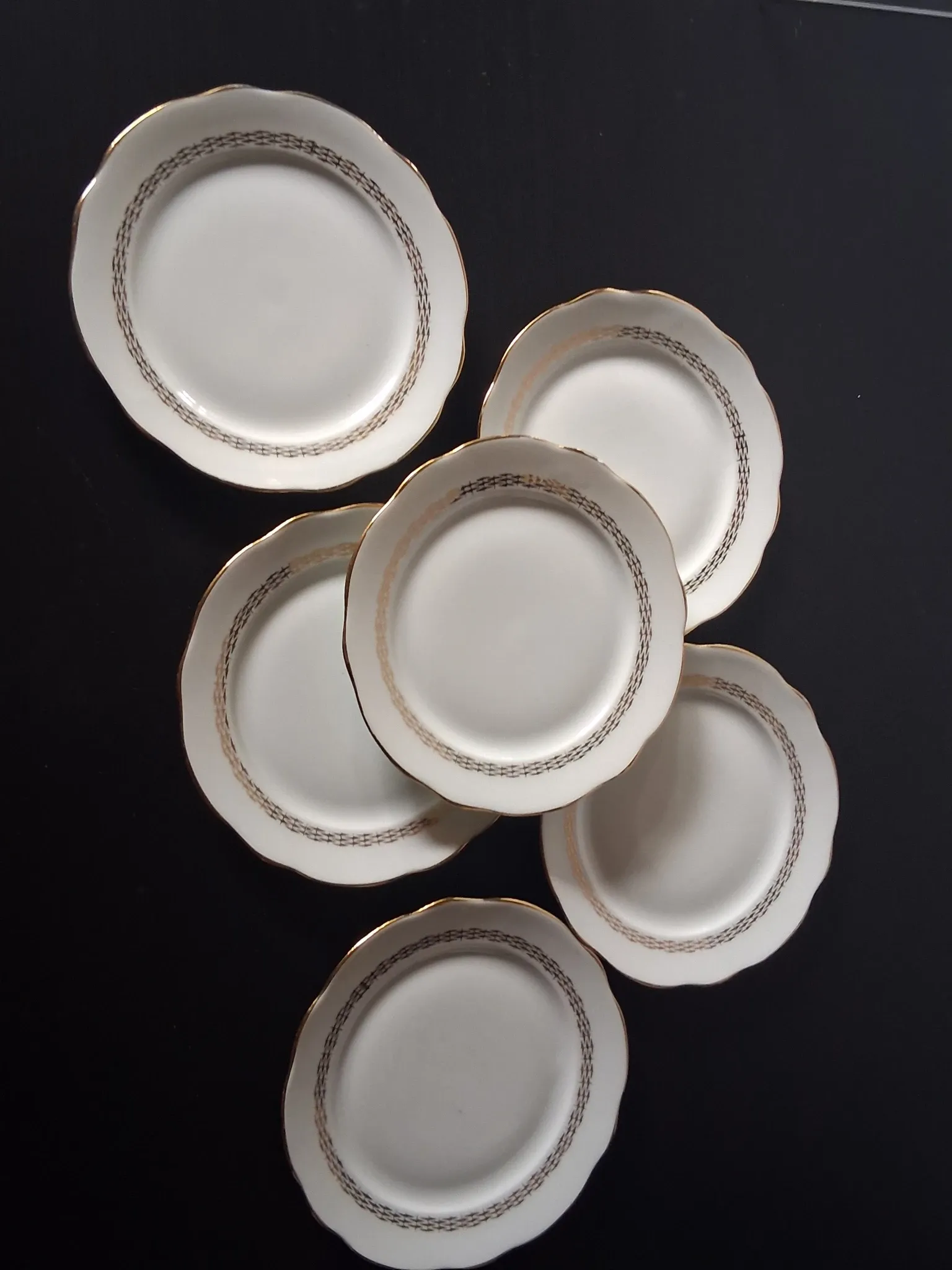 6 dessert plates in porcelain from Sologne "La Motte in good condition.