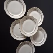 6 dessert plates in porcelain from Sologne "La Motte in good condition.