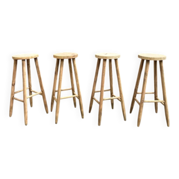 Suite de 4 tabourets de bar en sapin