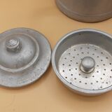 Cafetière ancienne en aluminium