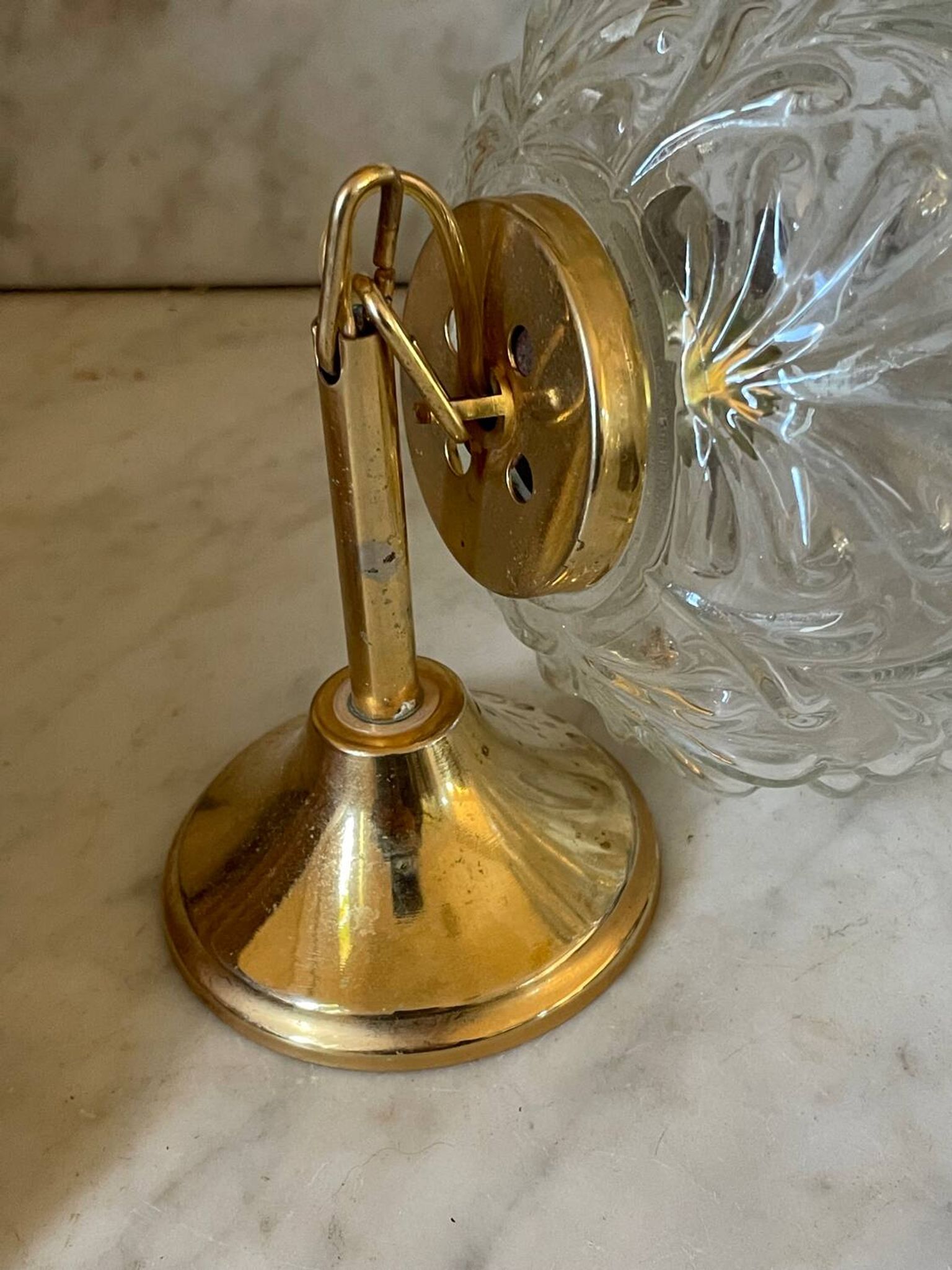 Suspension en verre moulé et métal doré vintage