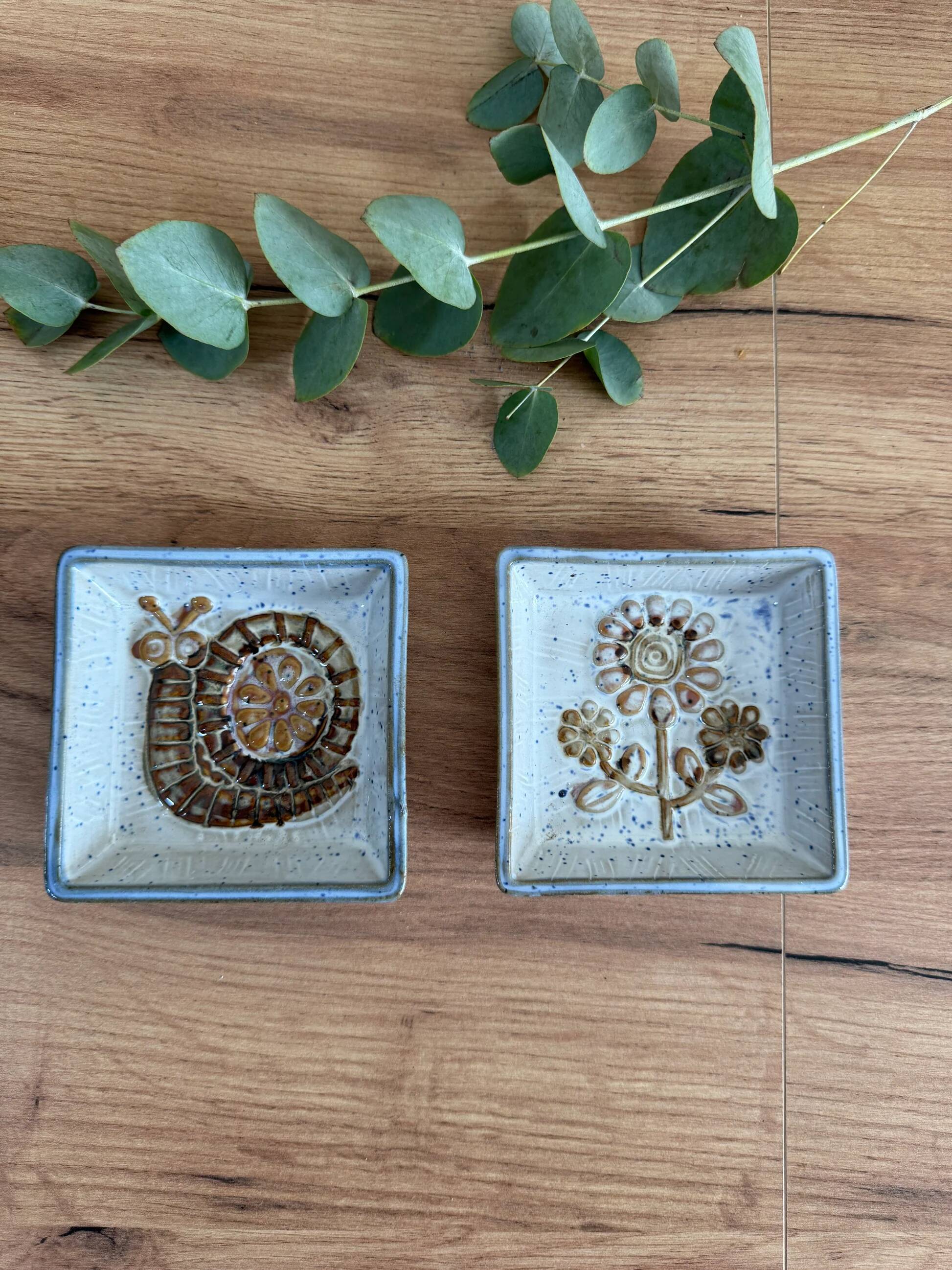 Set of two Japanese trinket trays.