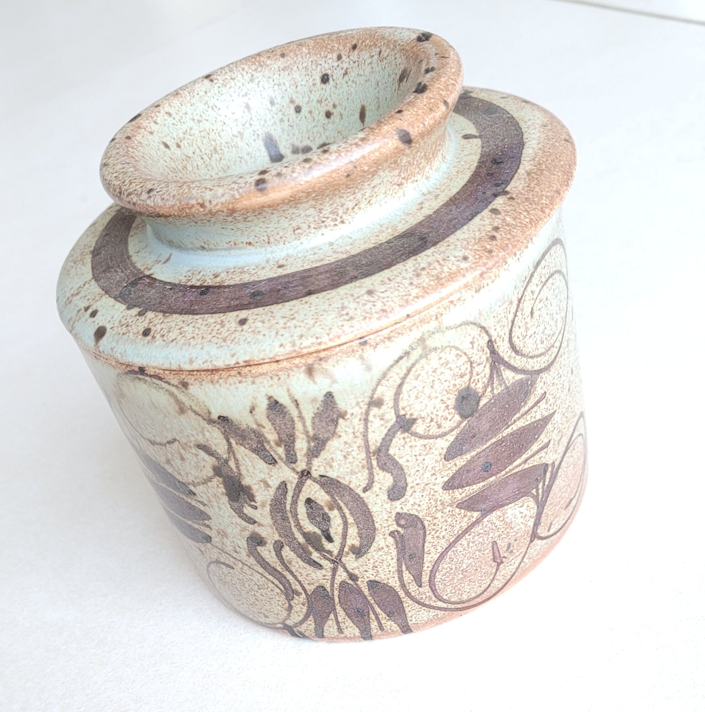 Butter maker with water in gres