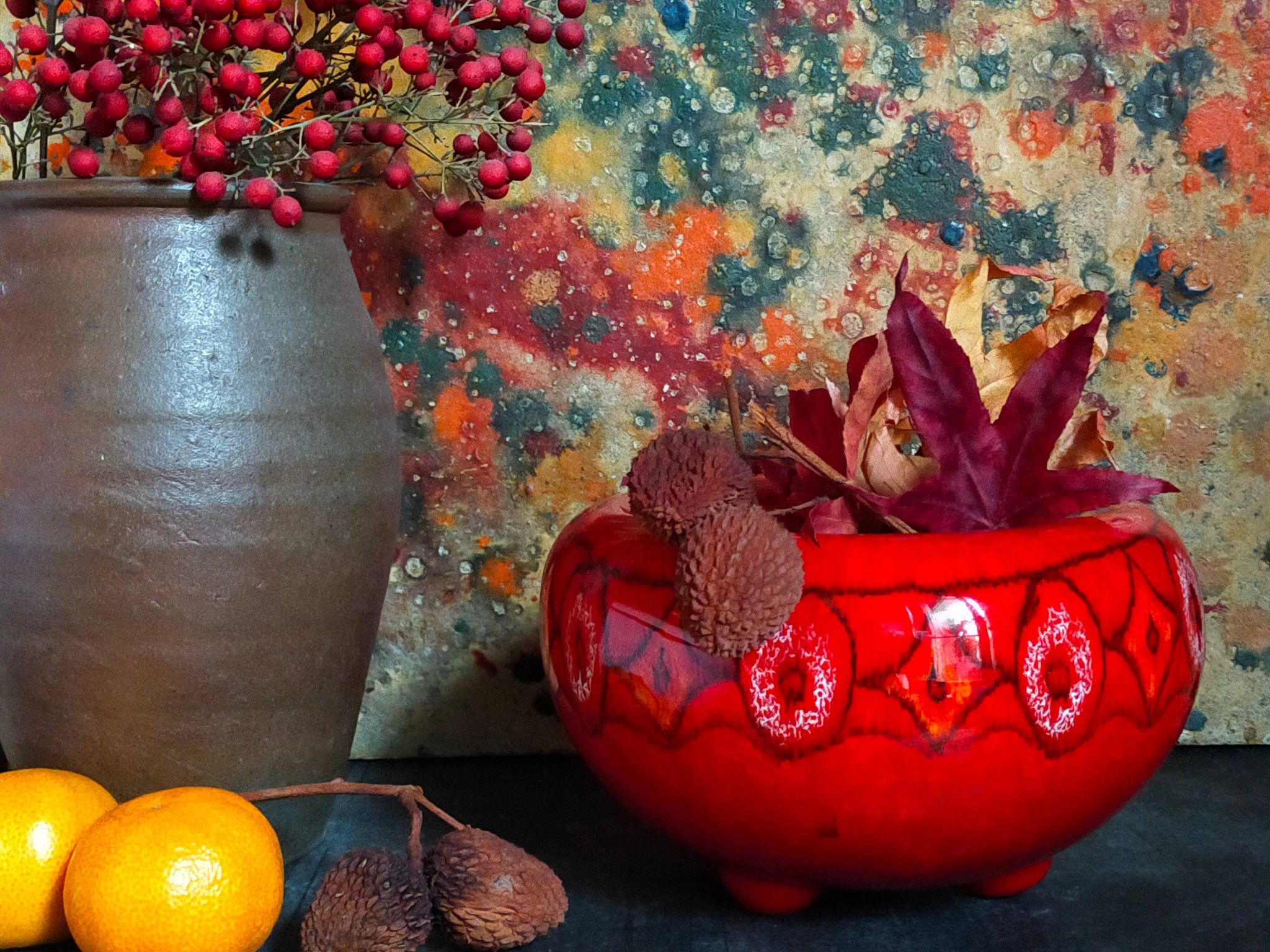 Vase tripode céramique à l'émail rouge vif vintage