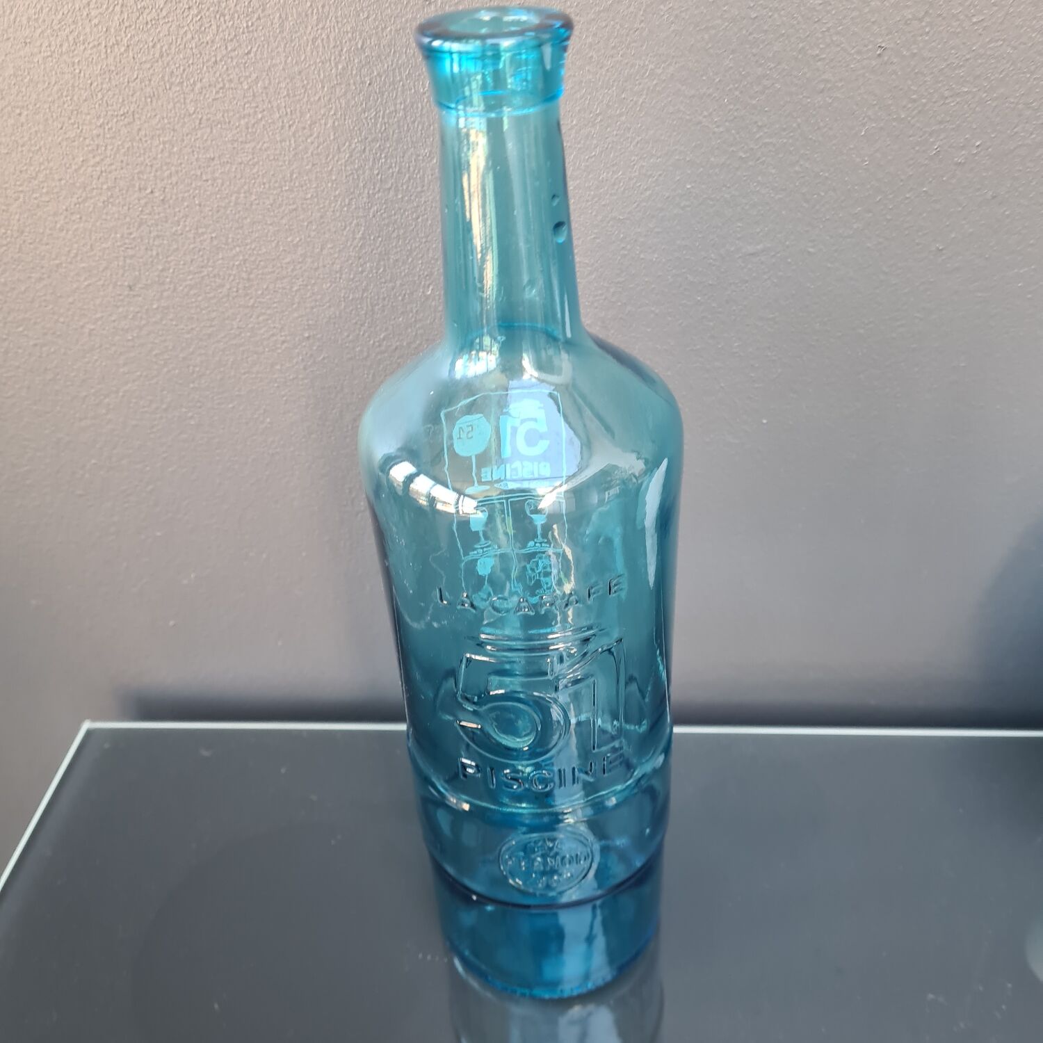 Pastis 51 bottle: Pool blue