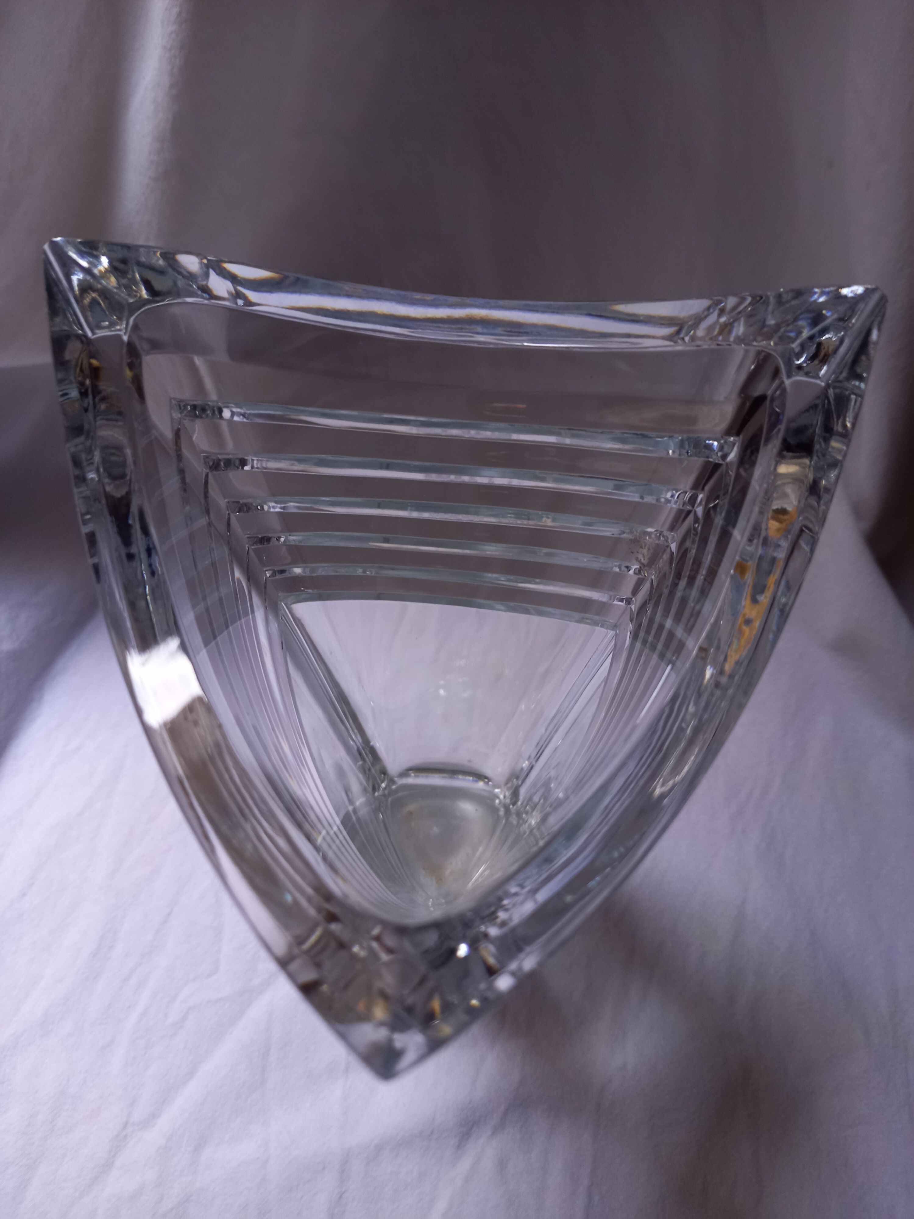 Vase en cristal taillé style art déco