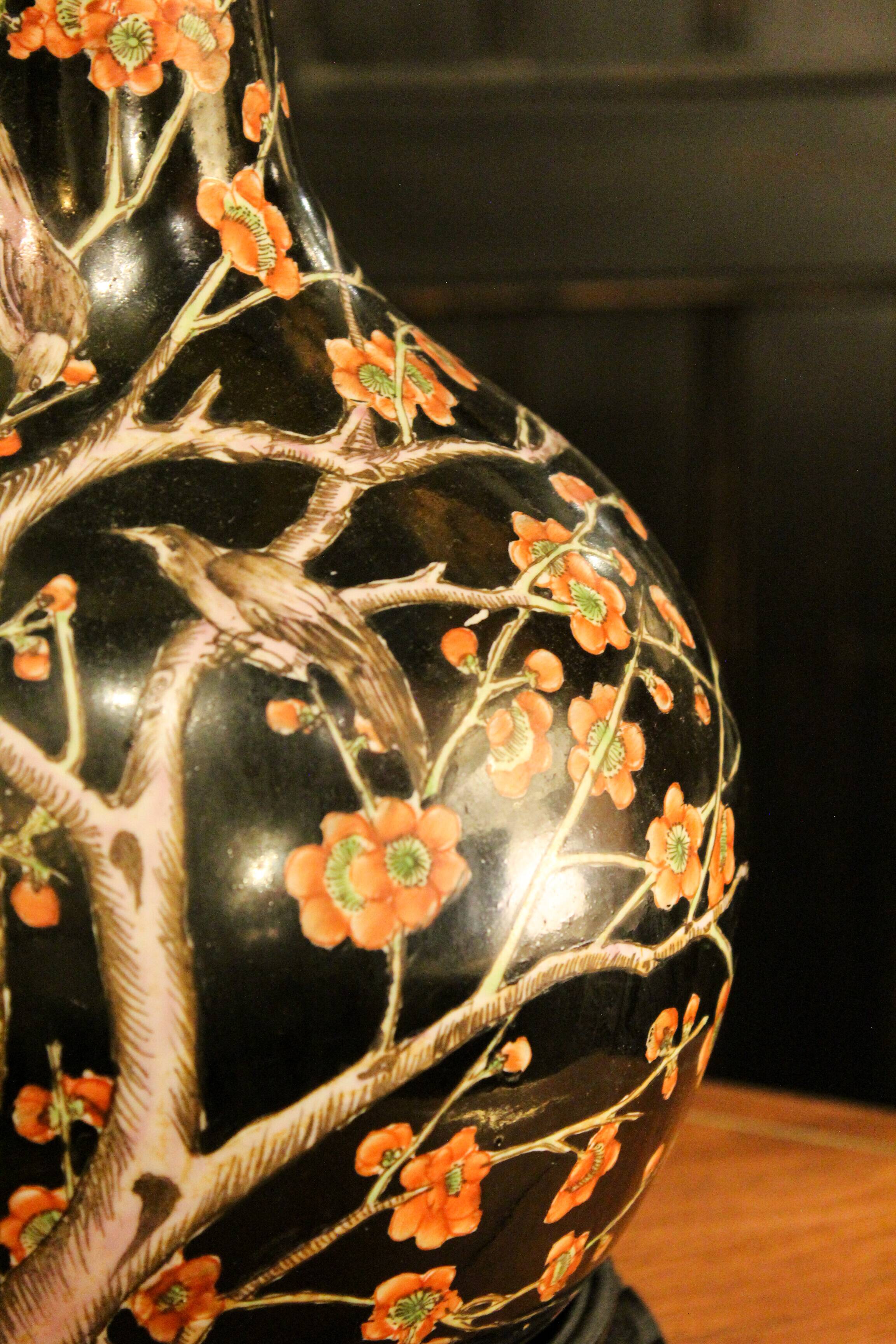 Pied de lampe fleurs de cerisier en porcelaine japonaise, années 50