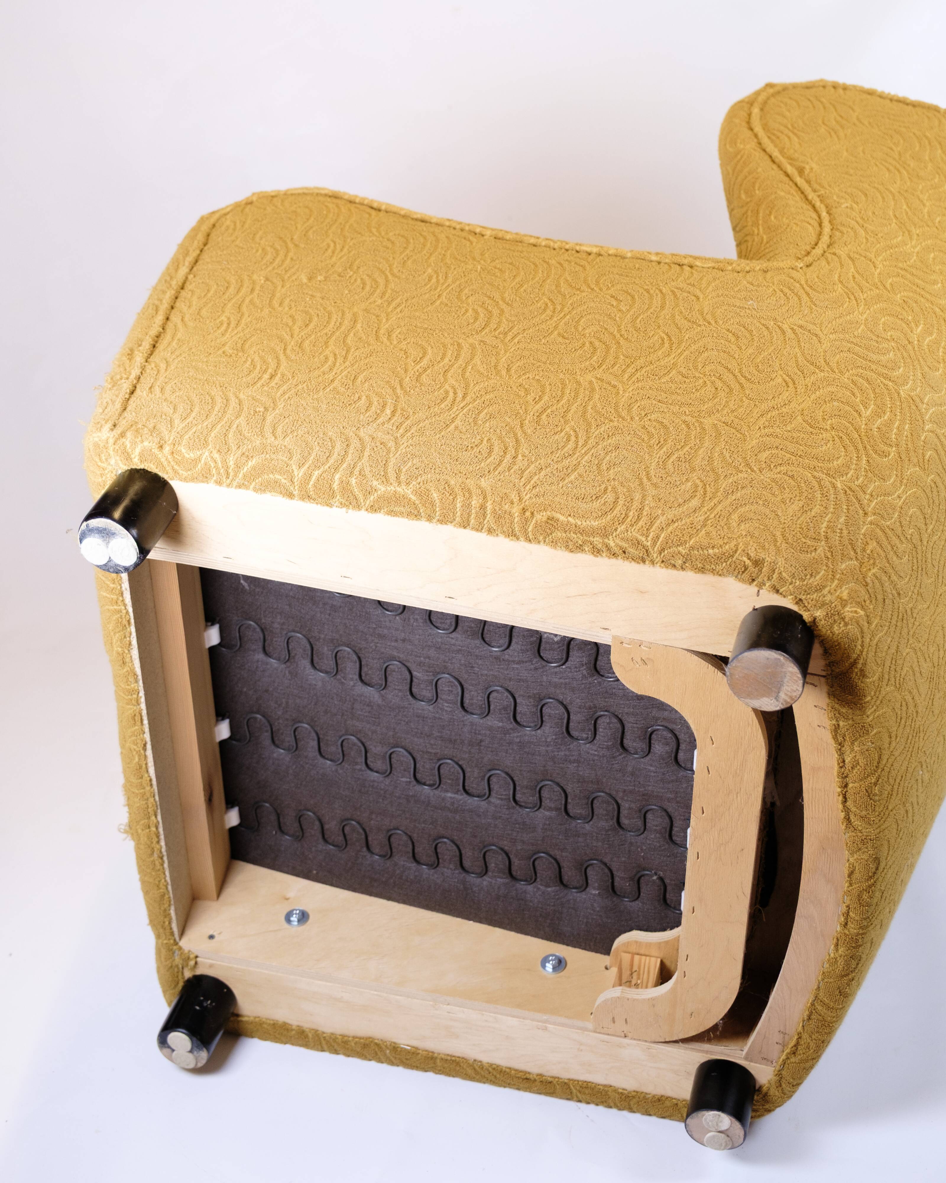 Armchair with ottoman - Over-upholstered - Patterned yellow fabric - Black legs - Danish design - 1940s style