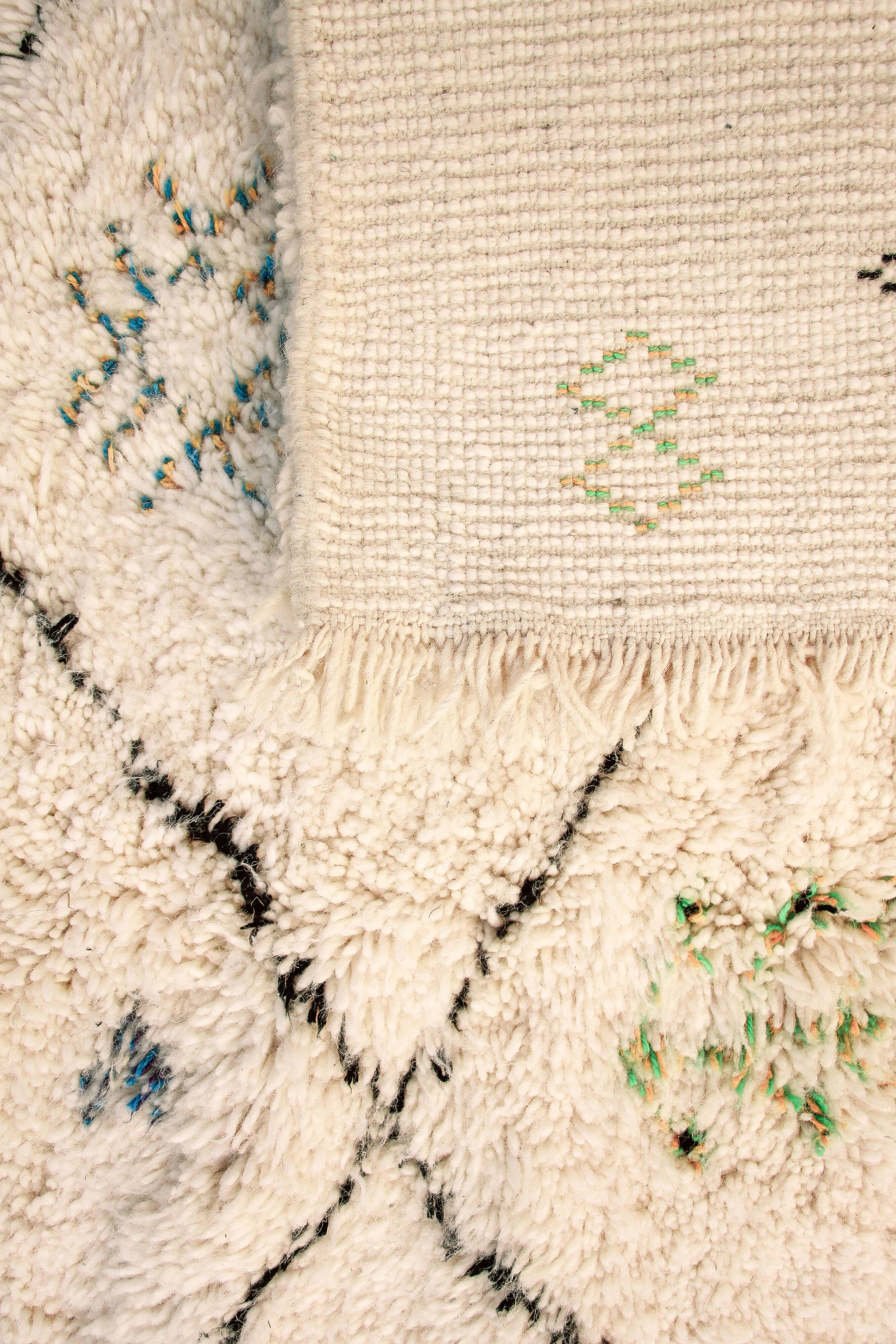 Berber-patterned beige Azilal carpet - 230x160cm