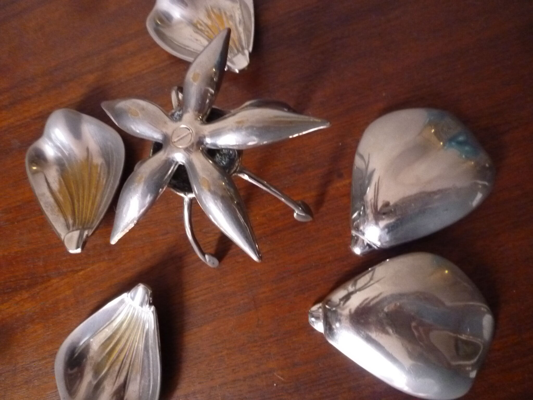 Individual ashtrays on decorative metal flower