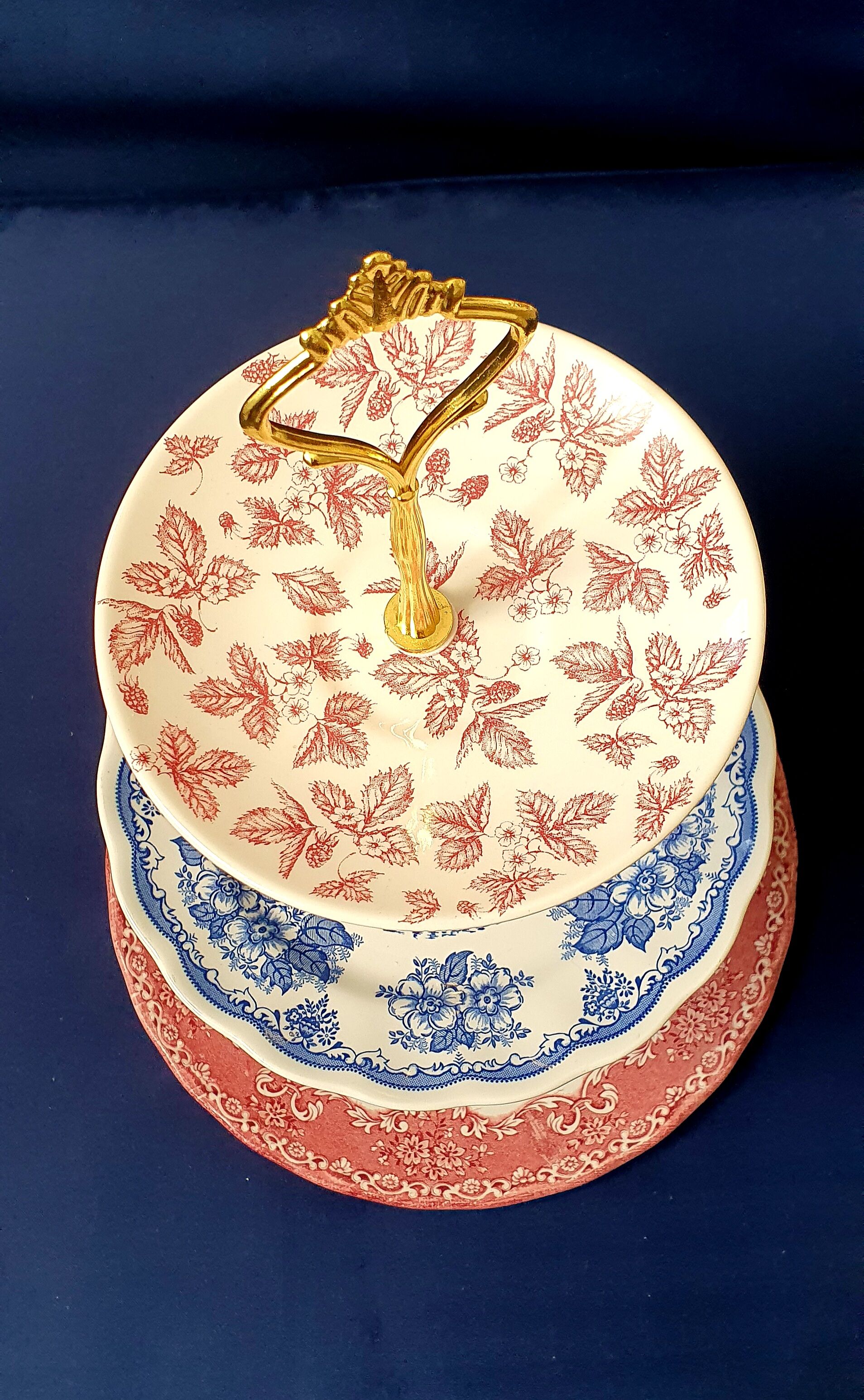 Servant, cake display, fruit, aperitif