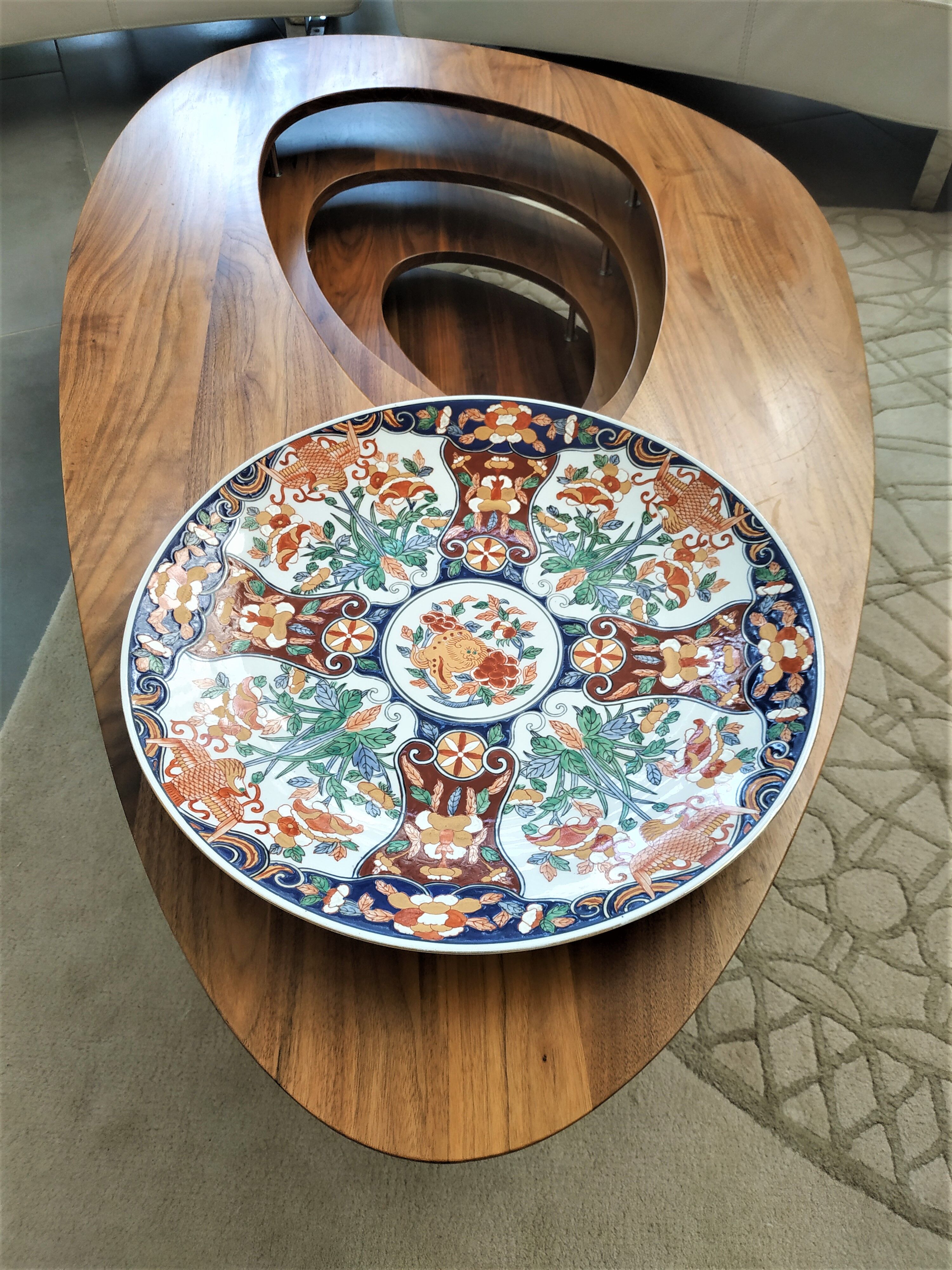 Large Imari dish 45 cm in diameter, Japanese porcelain