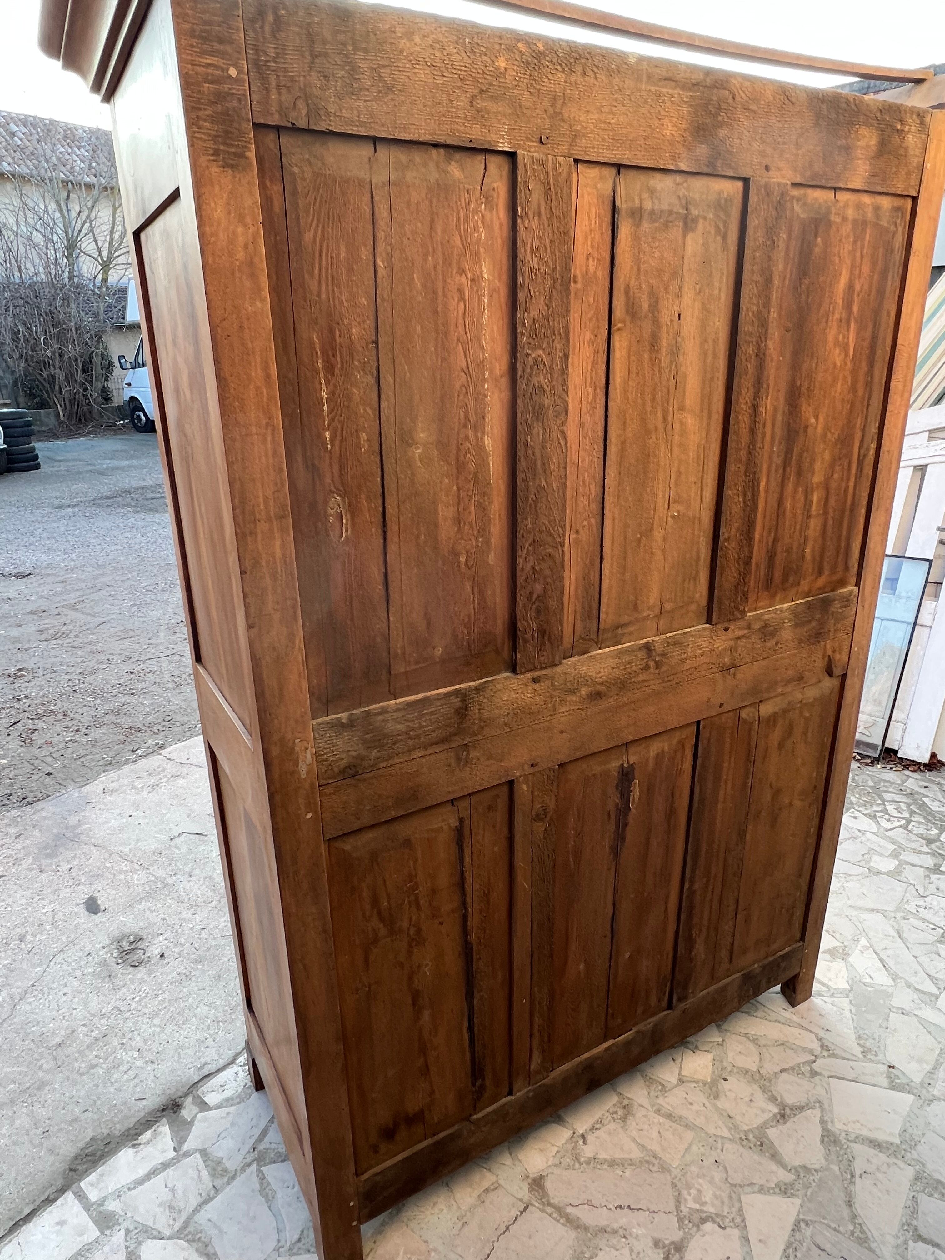 Old wardrobe of character XIX th of Rhone Valley