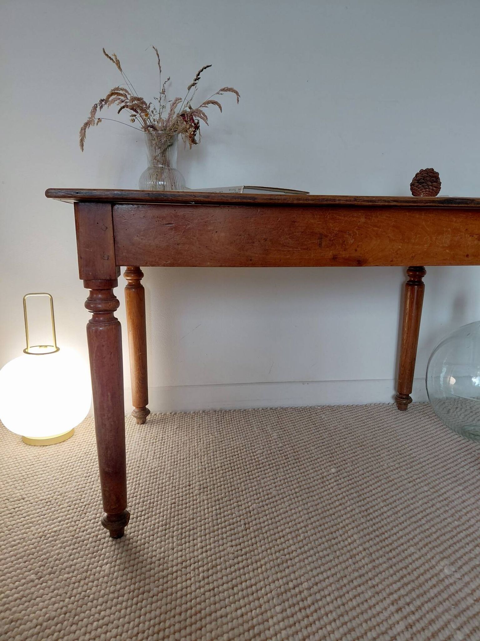 Table / Vintage cherry wood desk with turned legs – Natural patina