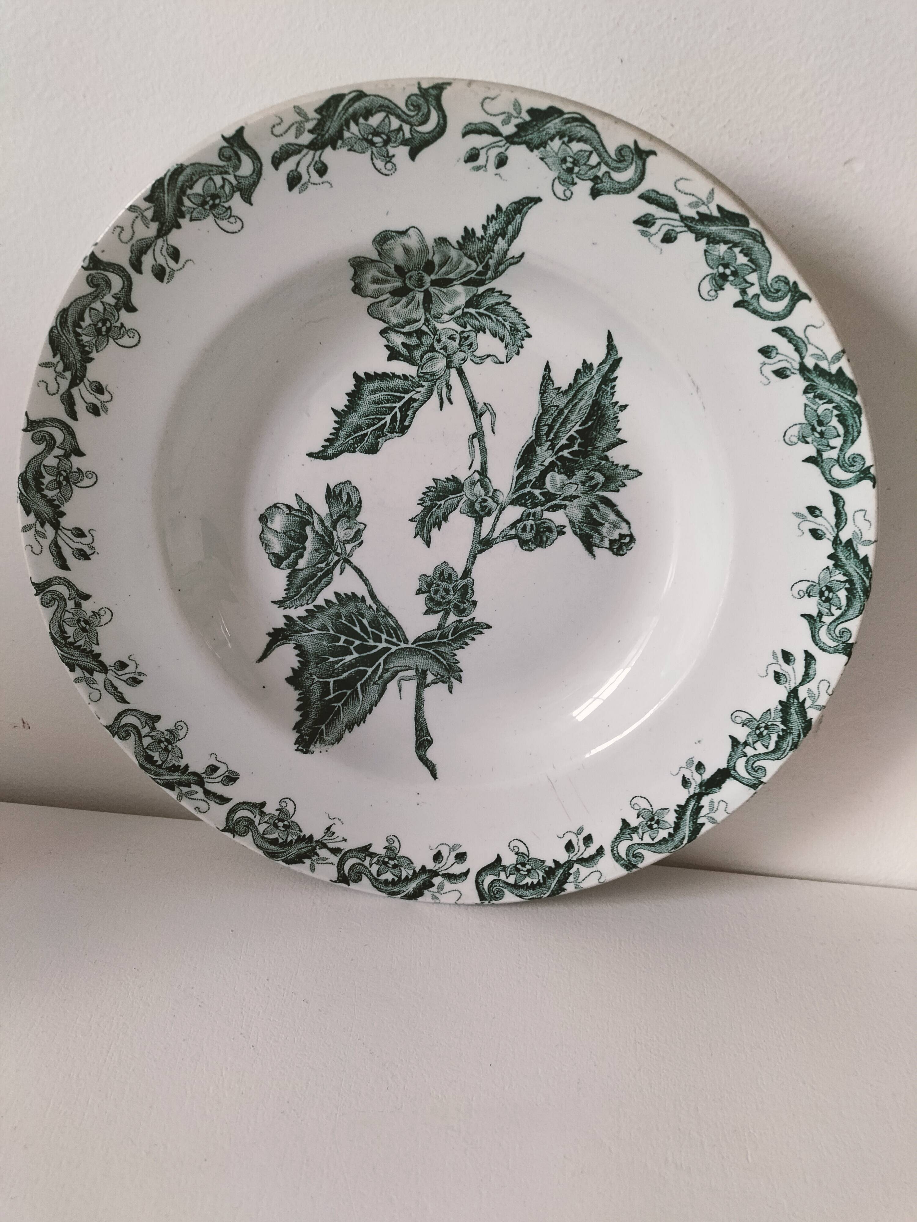 Plate by A. Lebacqz & M. Bouchart, green floral decoration, Richelieu model