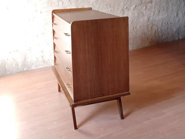 Vintage slanted commode with tapered legs from the 1960s in golden oak.