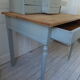 Bureau à gradin patiné vert de gris , plateau bois.