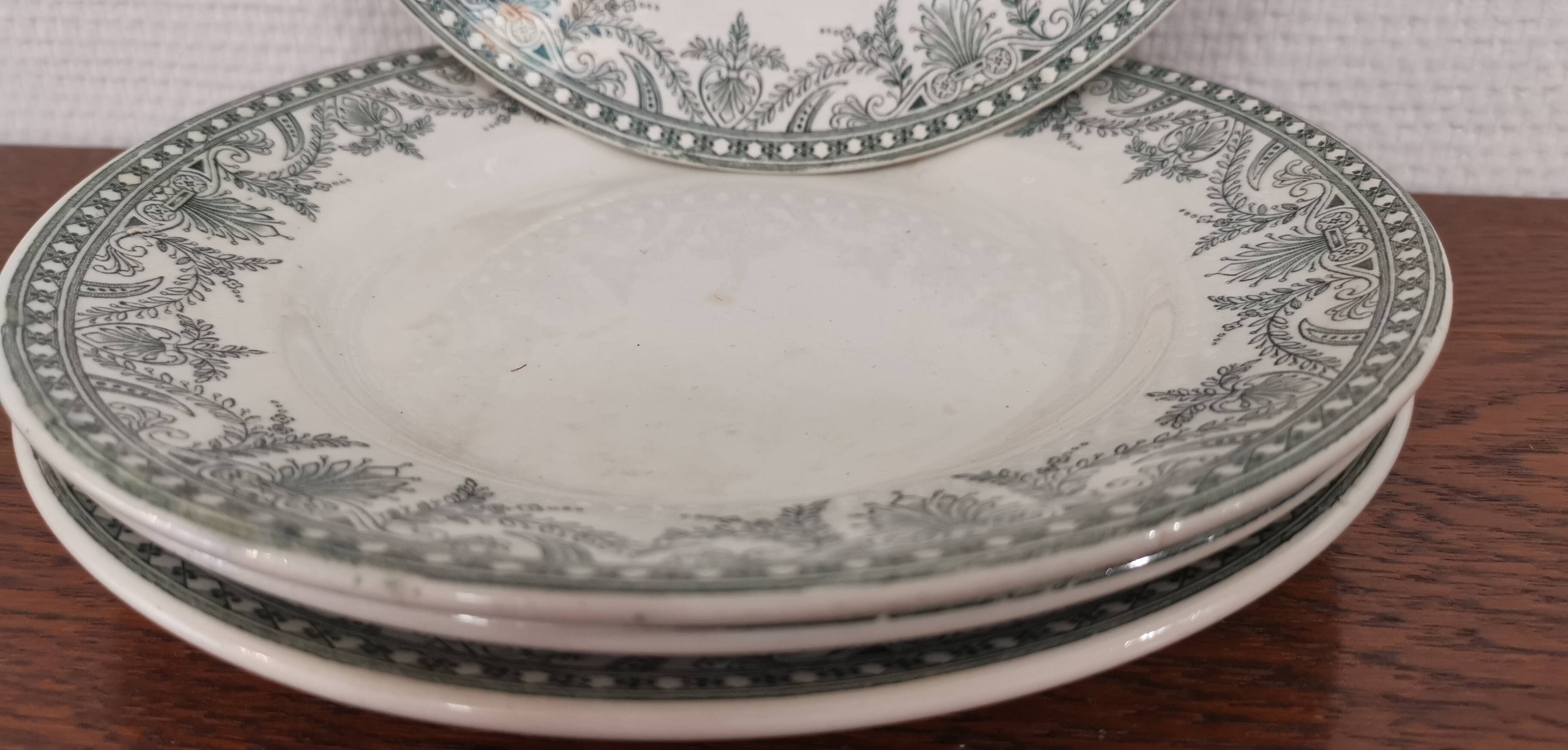 Set of 4 flat plates Terre de Fer Moulin des loups and WILBUR hamages